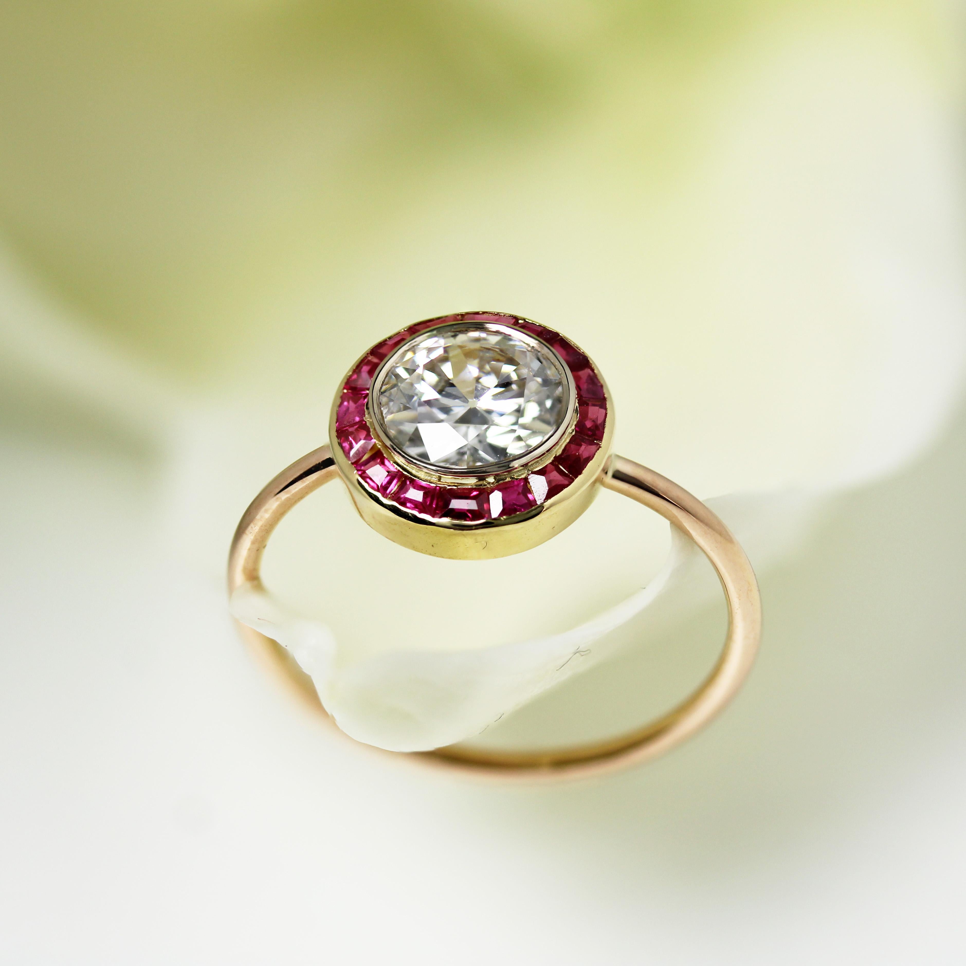 Bague ronde en or jaune 18 carats, diamants et pierres rouges calibrées des années 1920 en vente 4