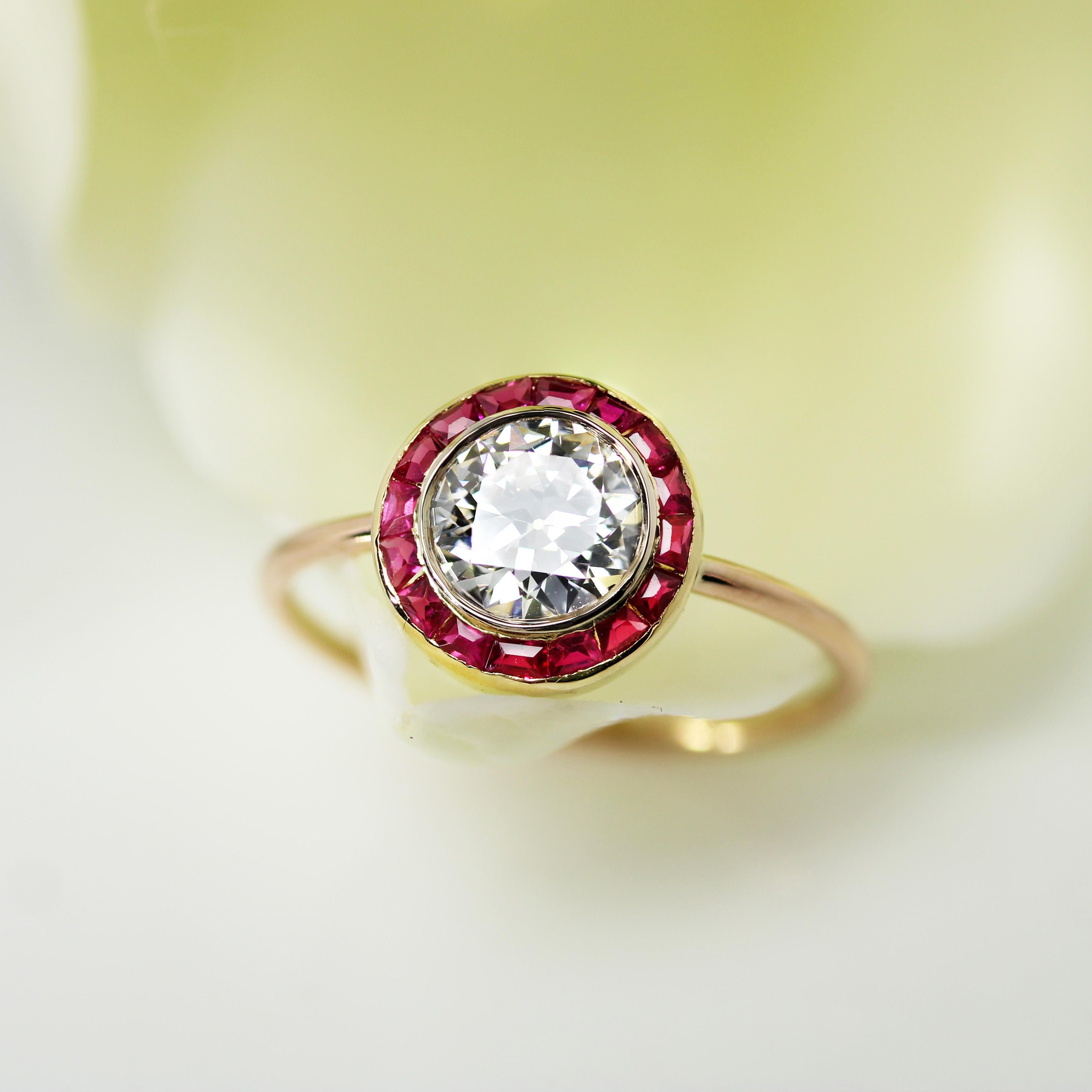 Bague ronde en or jaune 18 carats, diamants et pierres rouges calibrées des années 1920 en vente 5