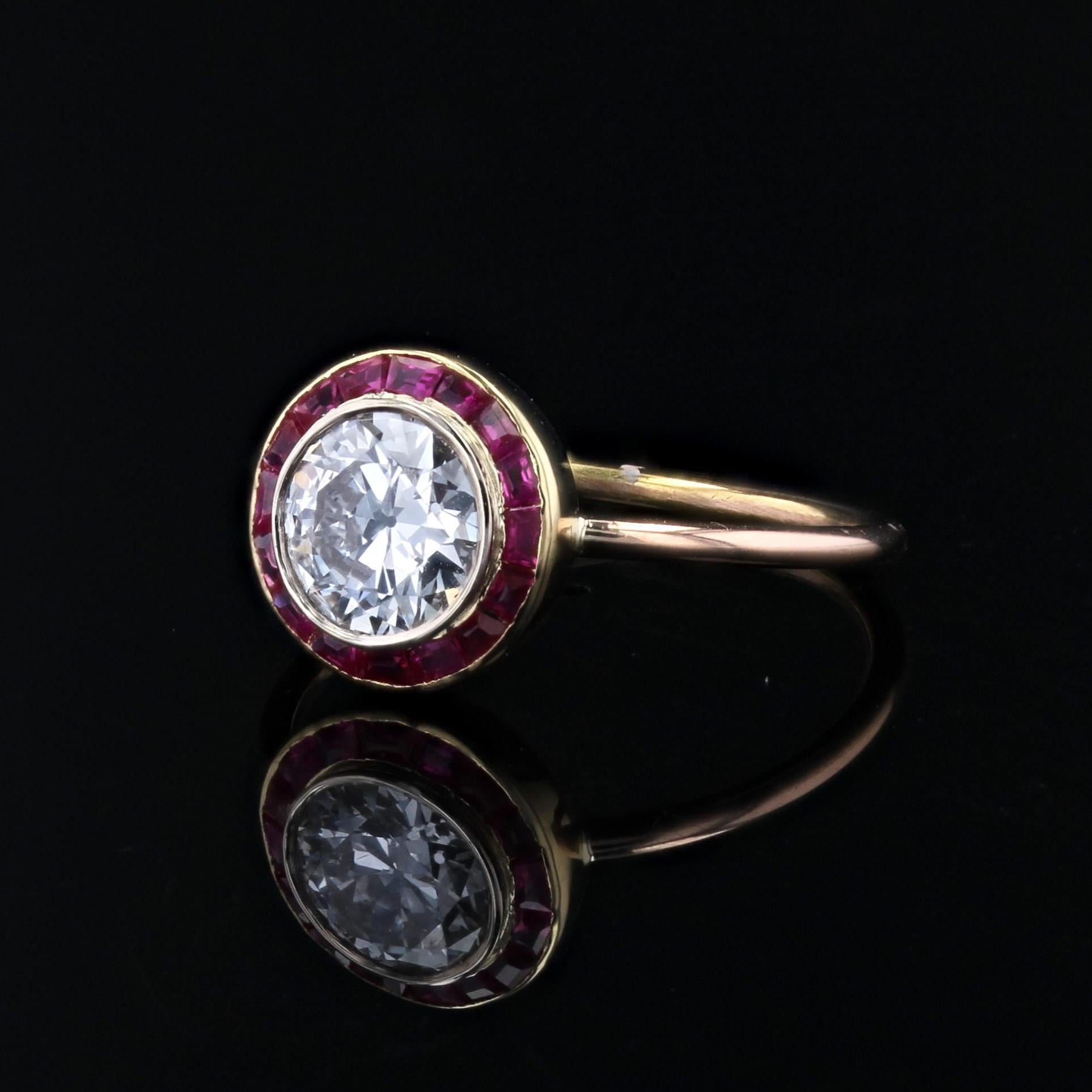 Bague ronde en or jaune 18 carats, diamants et pierres rouges calibrées des années 1920 en vente 1