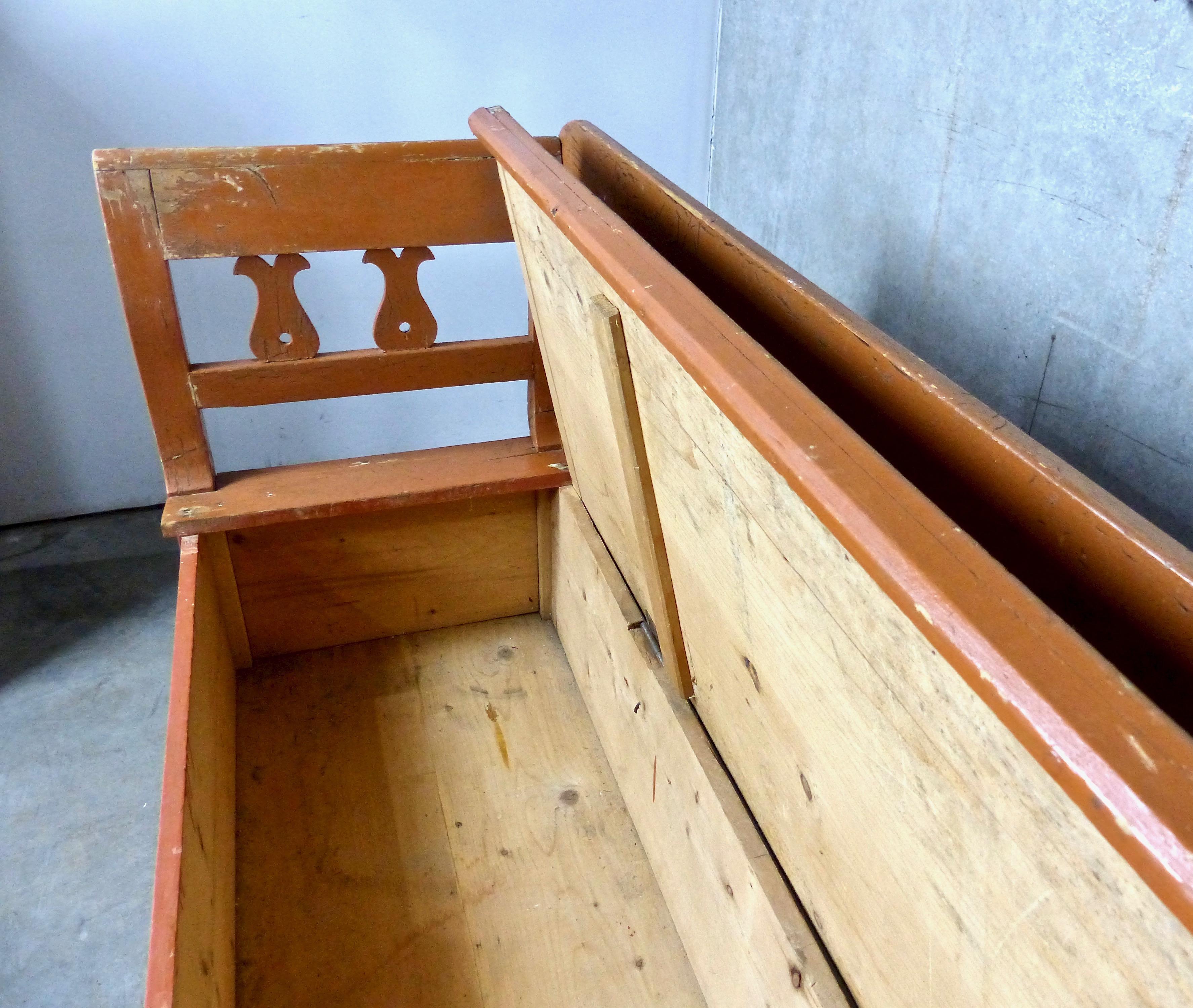 1920s Canadian Prairies Lift Top Bench In Good Condition In Surrey, BC