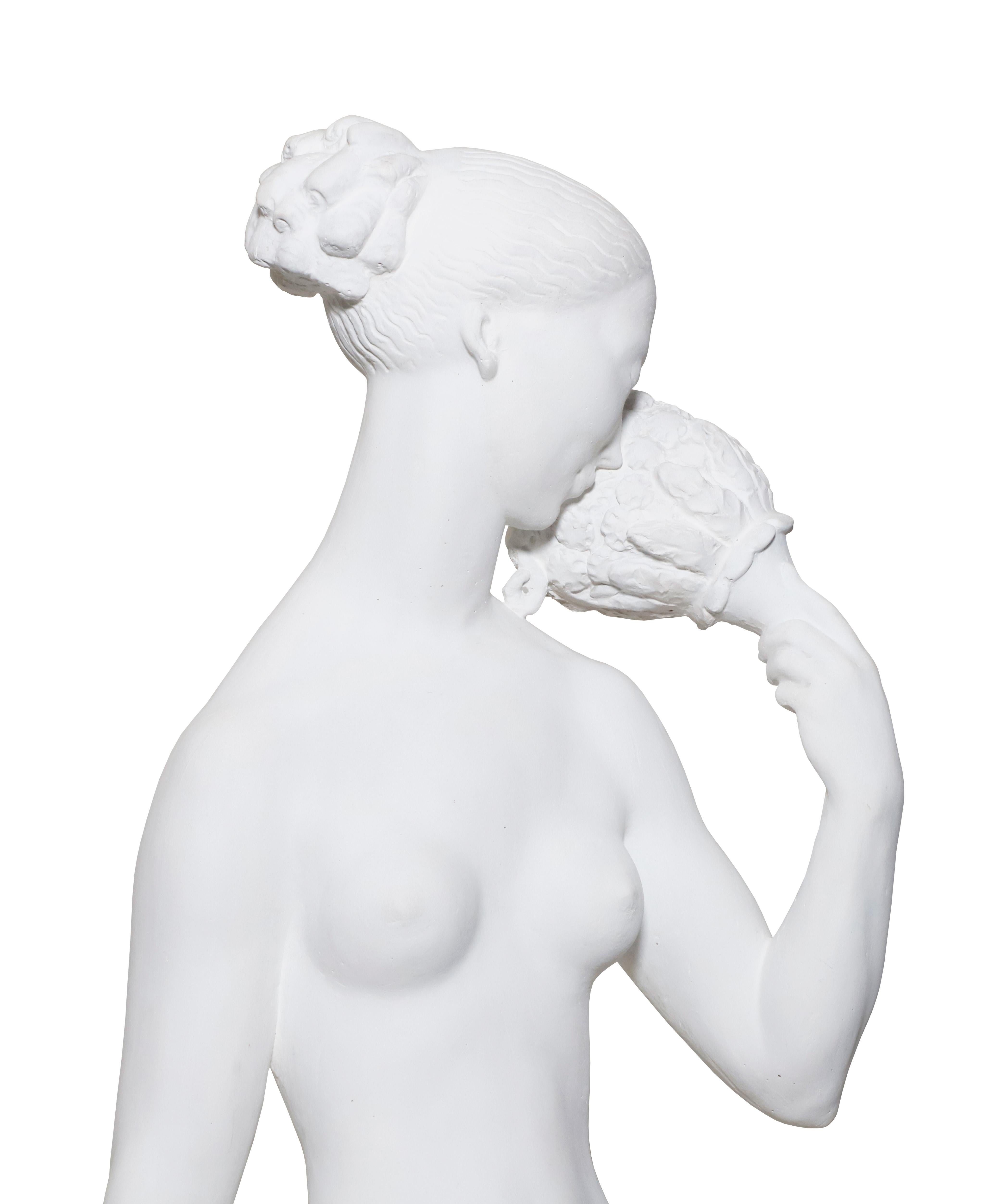 Gipsskulptur des bekannten schwedischen Bildhauers Carl Milles.  Ca. 1920er Jahre. Detaillierte Skulptur einer nackten Frau und eines Hundes. 

Eigentum des geschätzten Innenarchitekten Juan Montoya. Juan Montoya ist einer der renommiertesten und