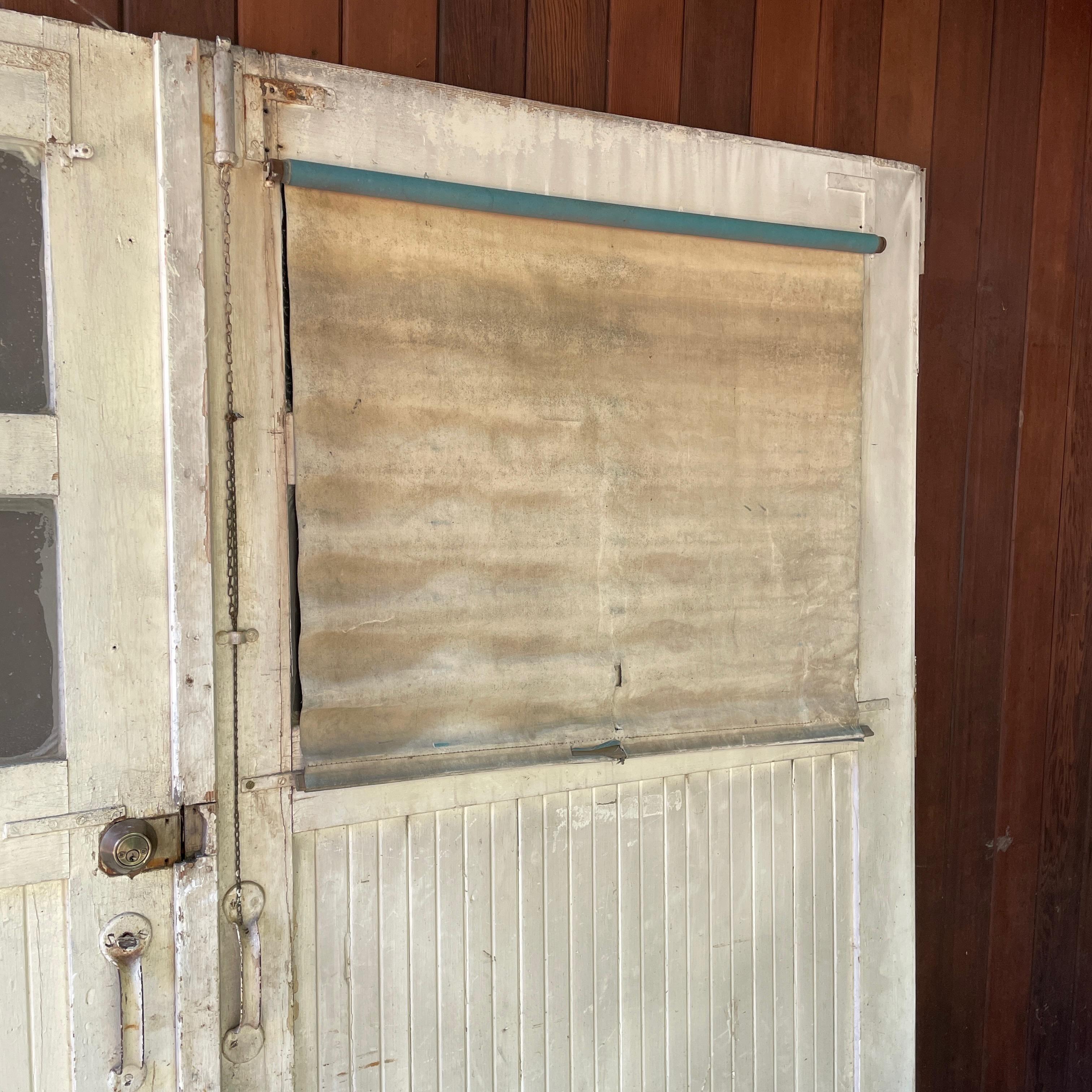 1920s Carriage House Barn Doors Rustic Industrial Garage 8-Window USA Craftsman en vente 2