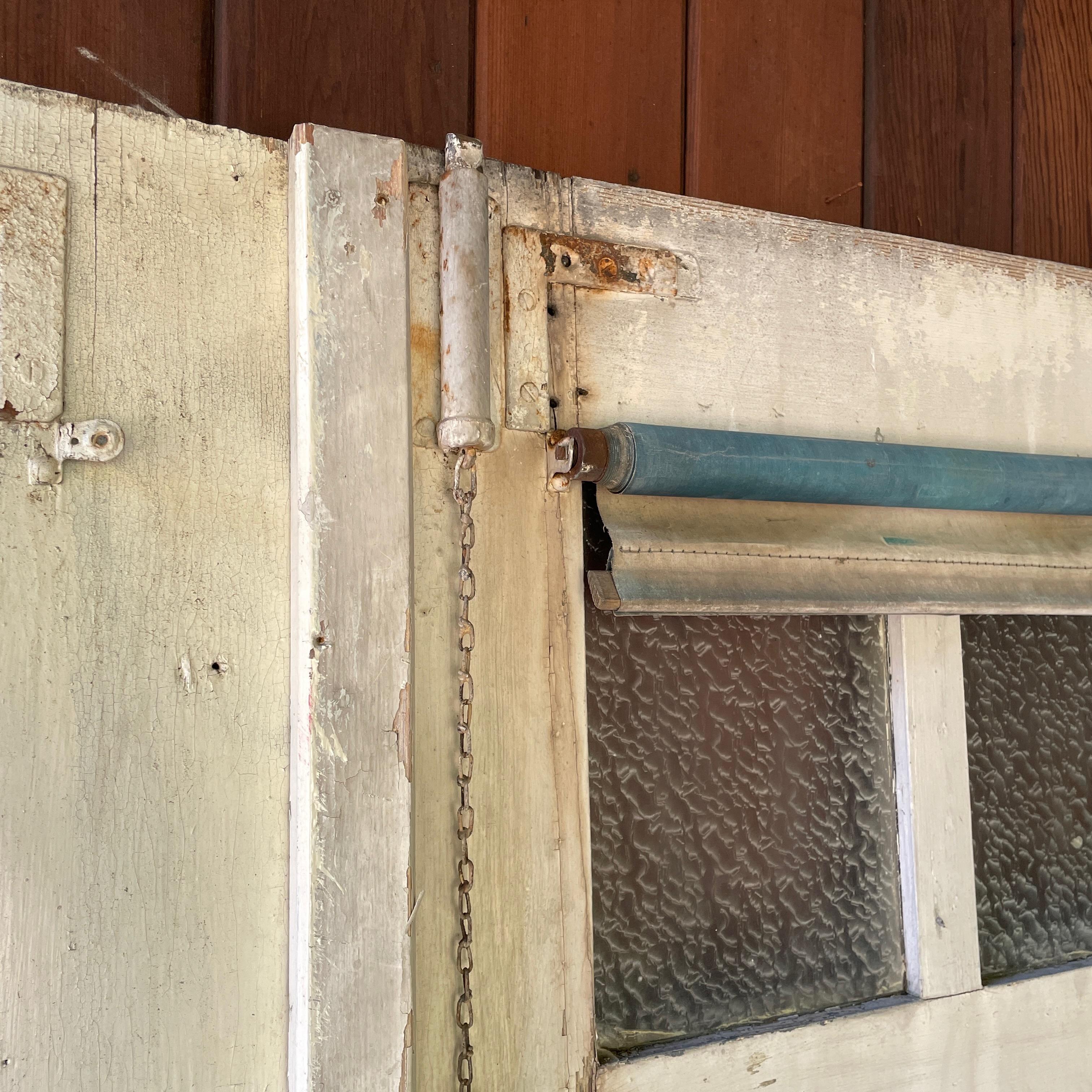 1920s Carriage House Barn Doors Rustic Industrial Garage 8-Window USA Craftsman en vente 3