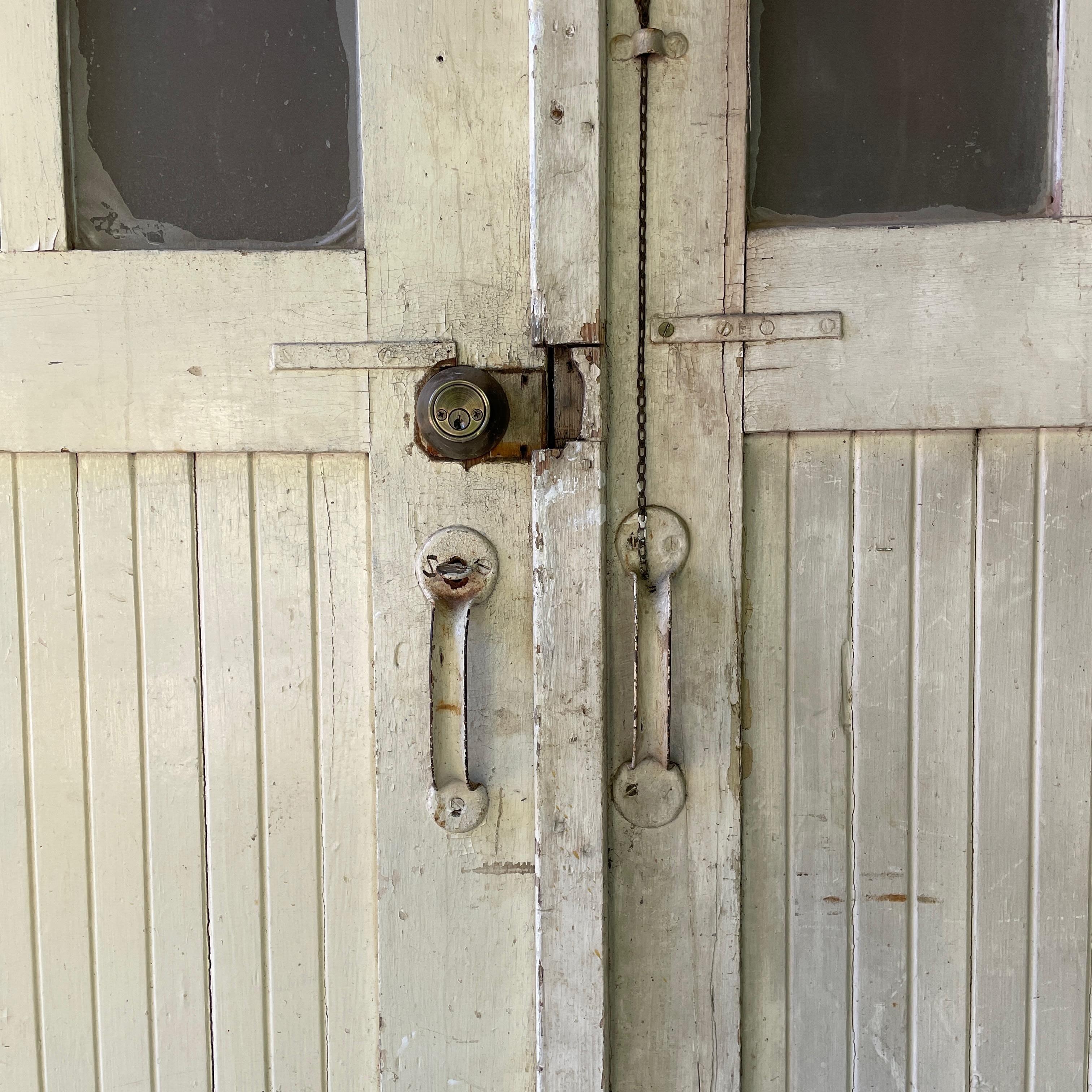 1920s Carriage House Barn Doors Rustic Industrial Garage 8-Window USA Craftsman en vente 4