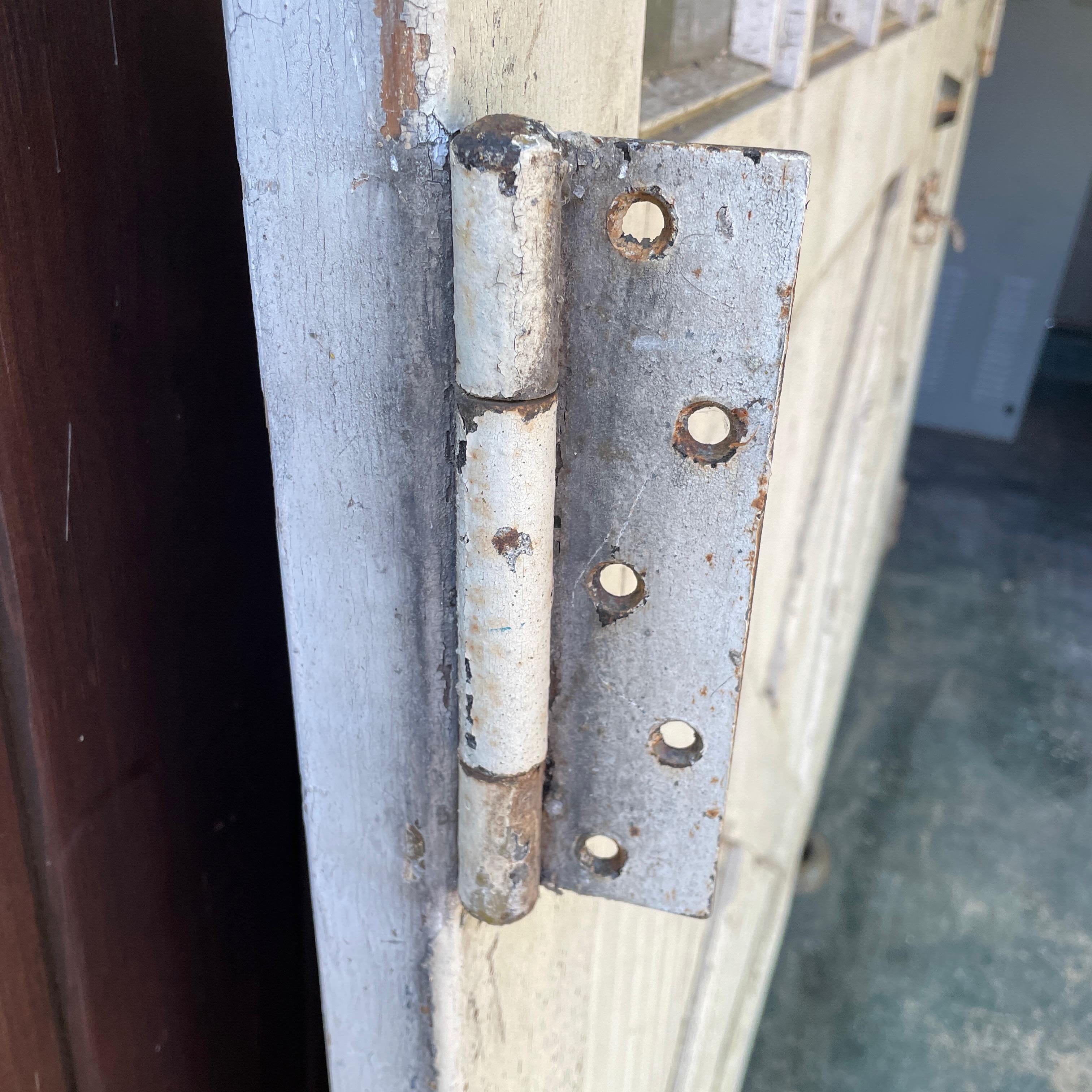 1920s Carriage House Barn Doors Rustic Industrial Garage 8-Window USA Craftsman en vente 6