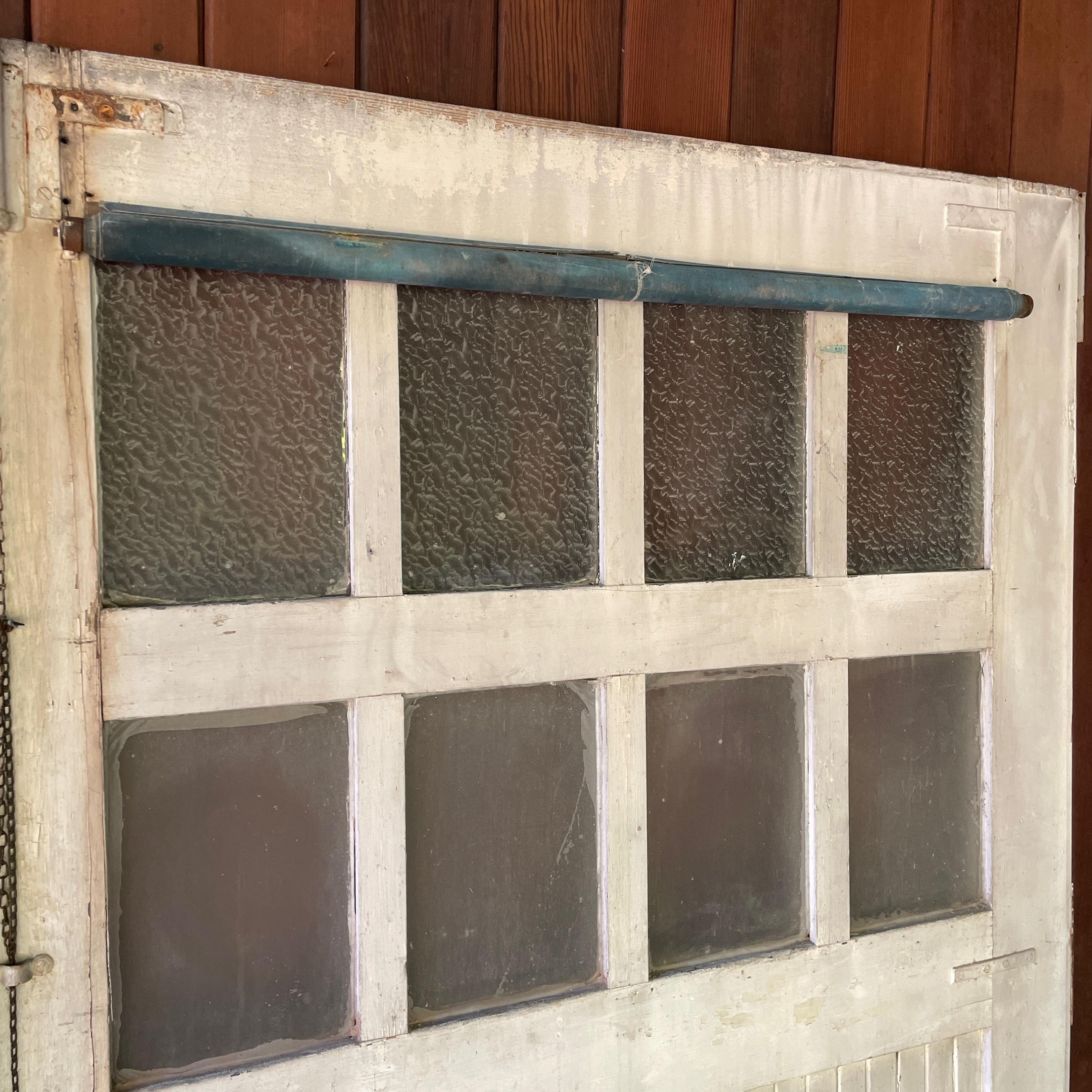 1920s Carriage House Barn Doors Rustic Industrial Garage 8-Window USA Craftsman en vente 8