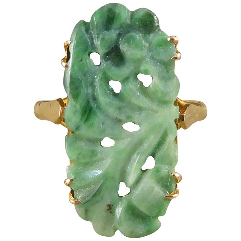 1920s Carved Jade Ring in 18 Carat Yellow Gold at 1stDibs