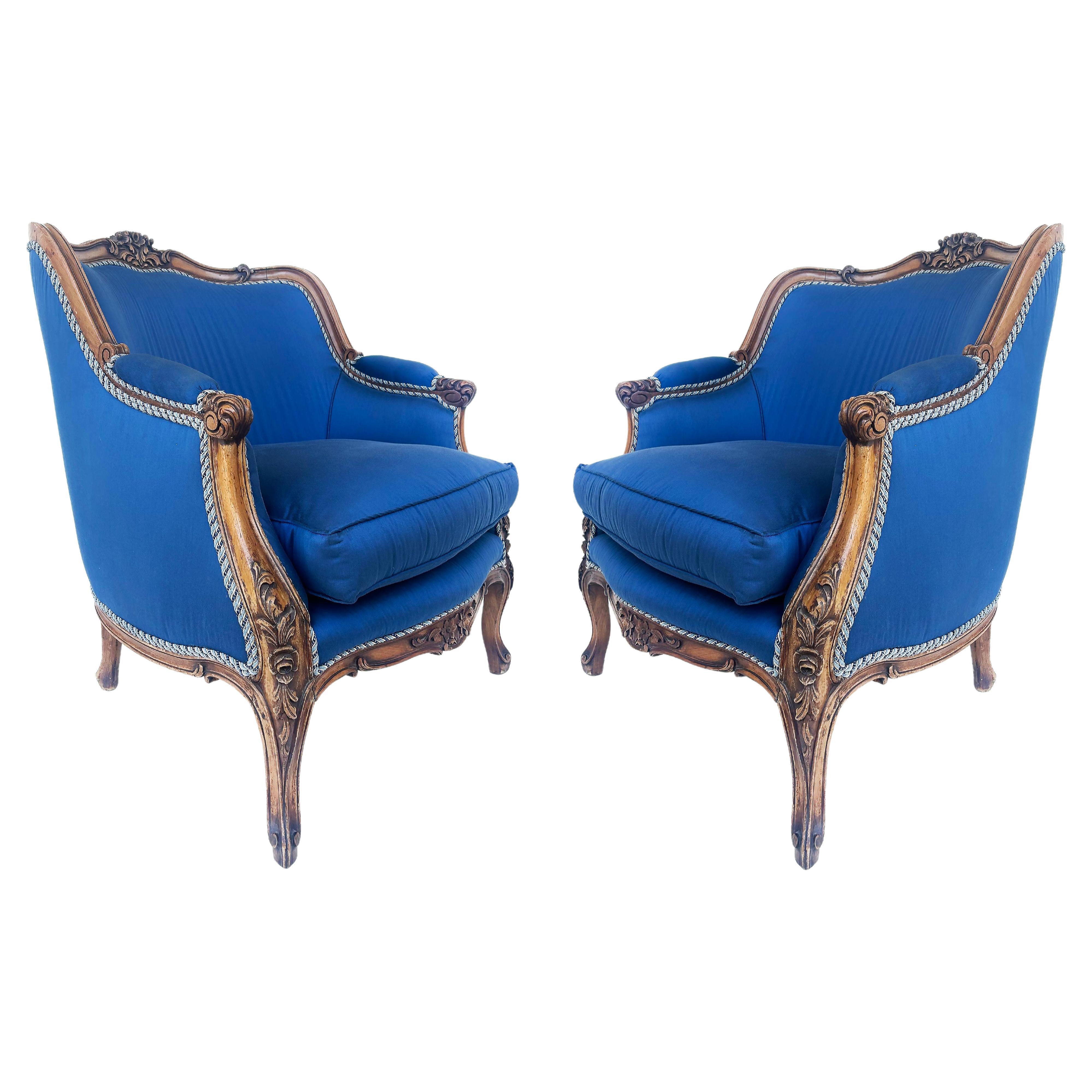 1920s Carved Walnut French Bergeres Armchairs Upholstered in Silk, a Pair  For Sale