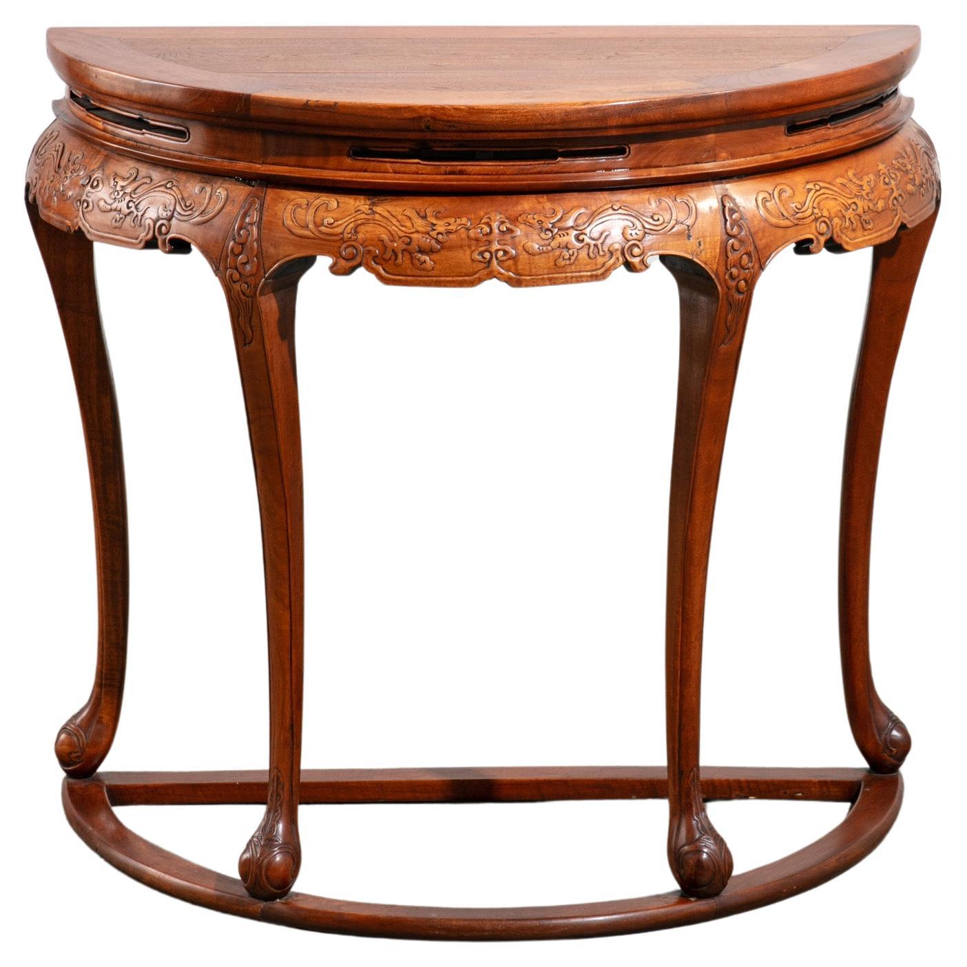 Mesa Demi-luna/Consola China de Madera Tallada de 1920