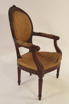 Fauteuil français en bois sculpté des années 1920