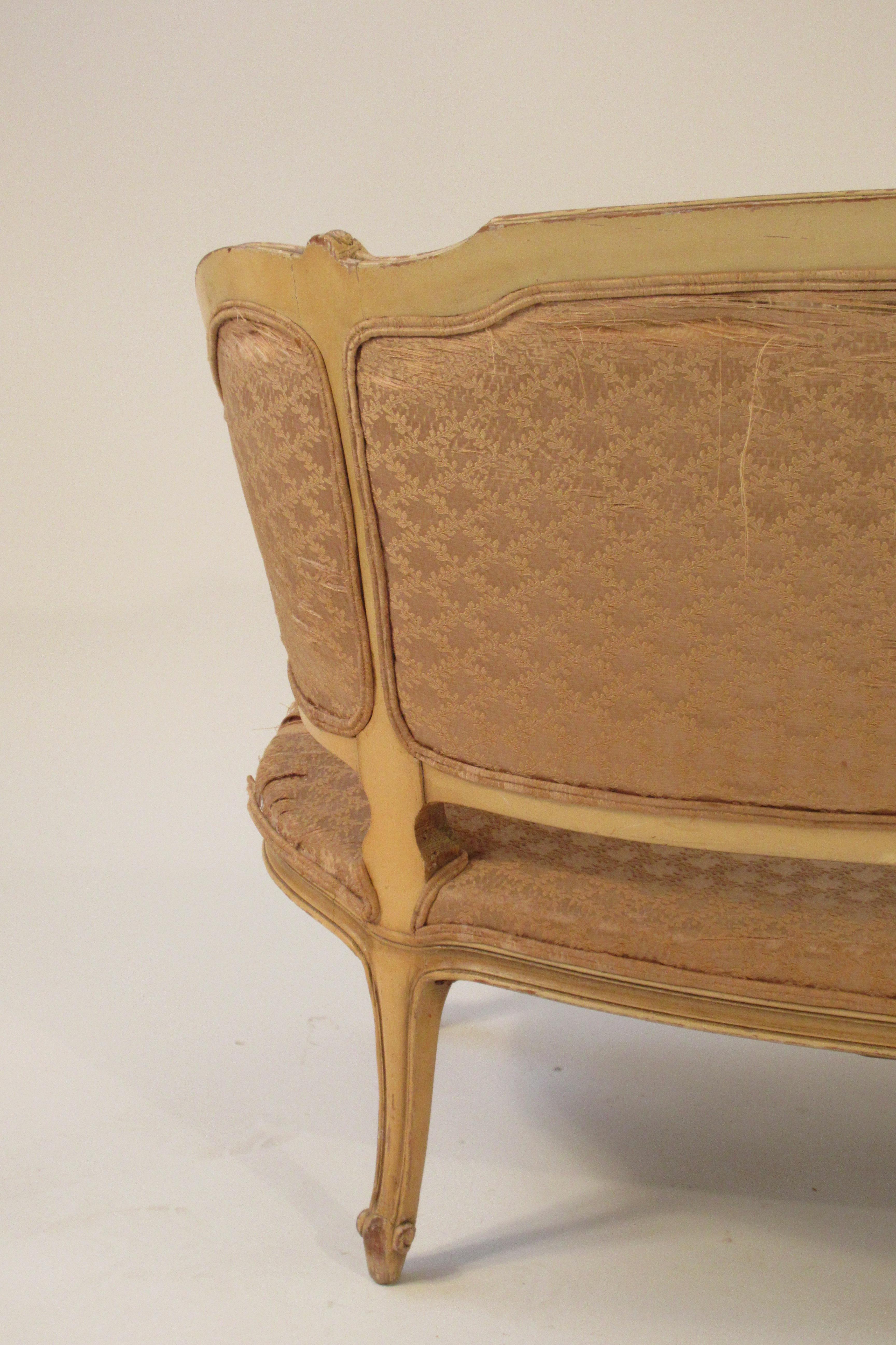 1920s Carved Wood French Settee In Distressed Condition In Tarrytown, NY