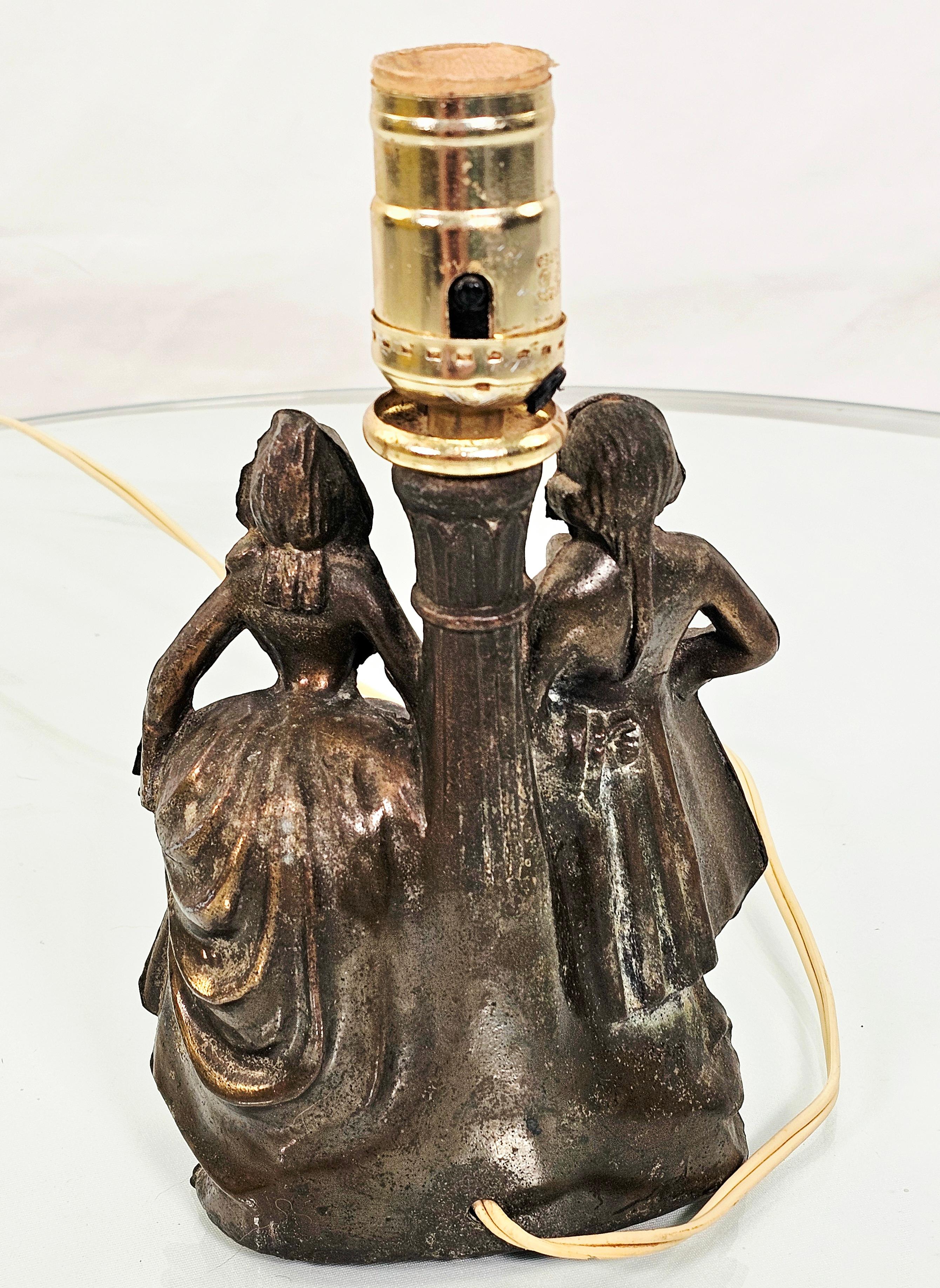 Lámpara figurativa japonesa de bronce fundido de los años 20 Japonés en venta