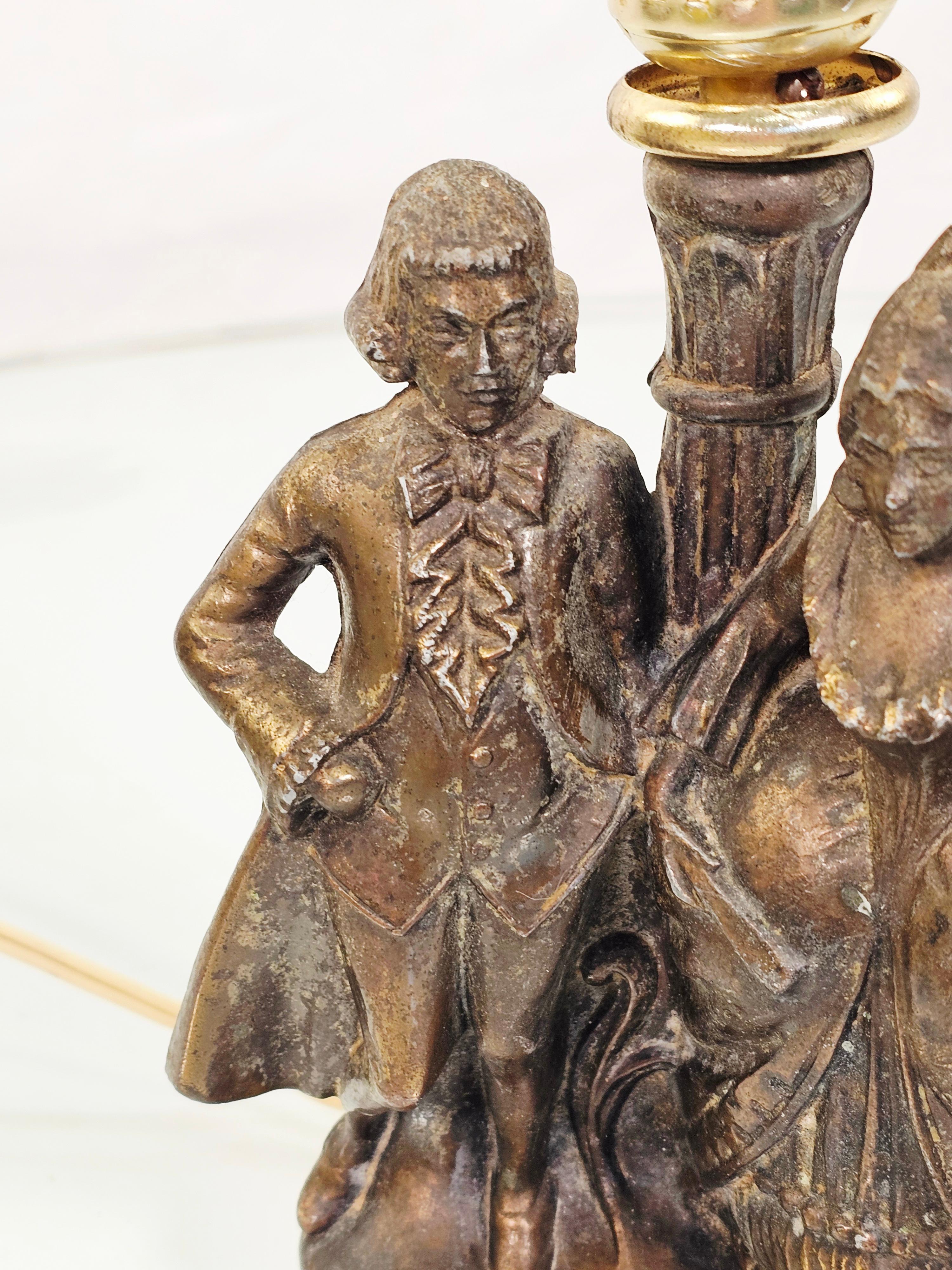 Lámpara figurativa japonesa de bronce fundido de los años 20 Bronce en venta