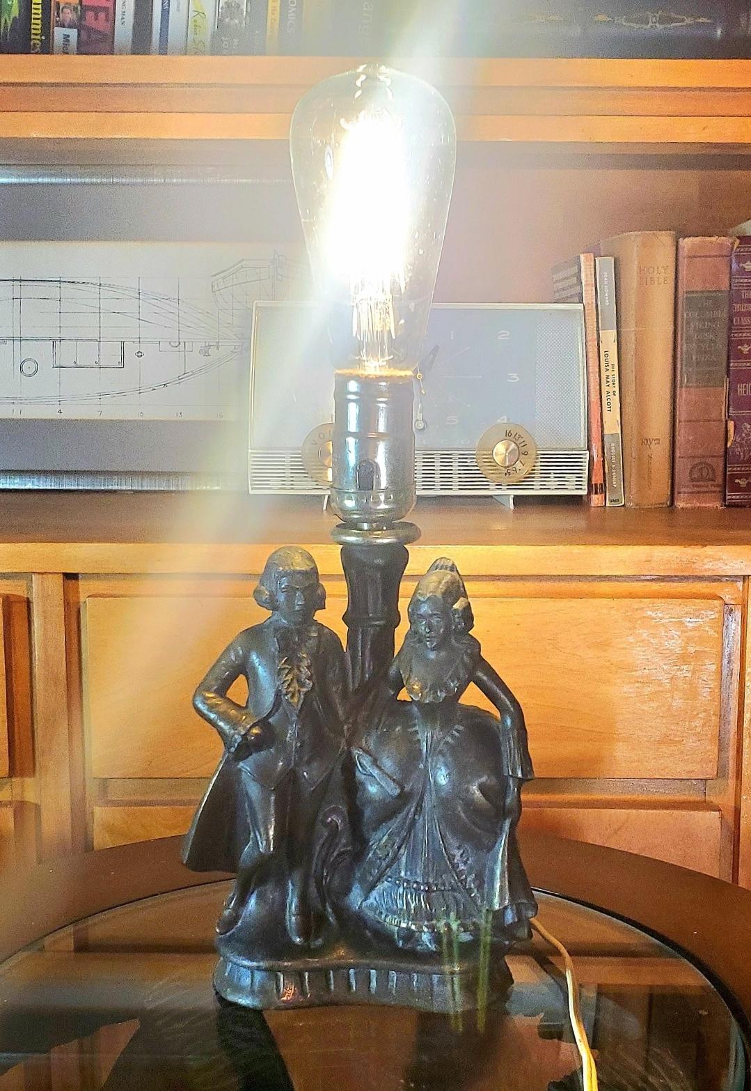 Lampe figurative japonaise en bronze moulé des années 1920  en vente 1