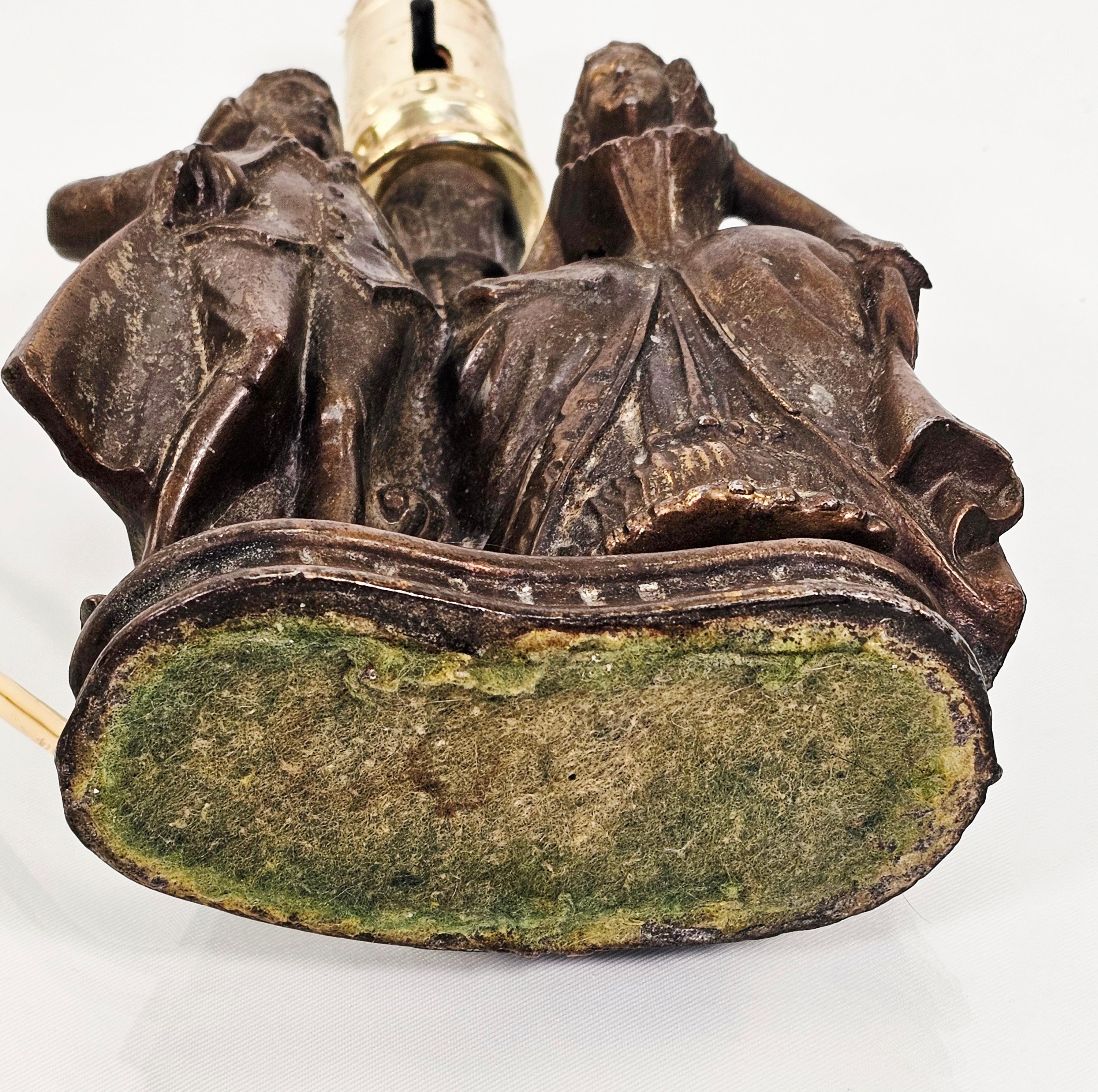 Lámpara figurativa japonesa de bronce fundido de los años 20 en venta 2