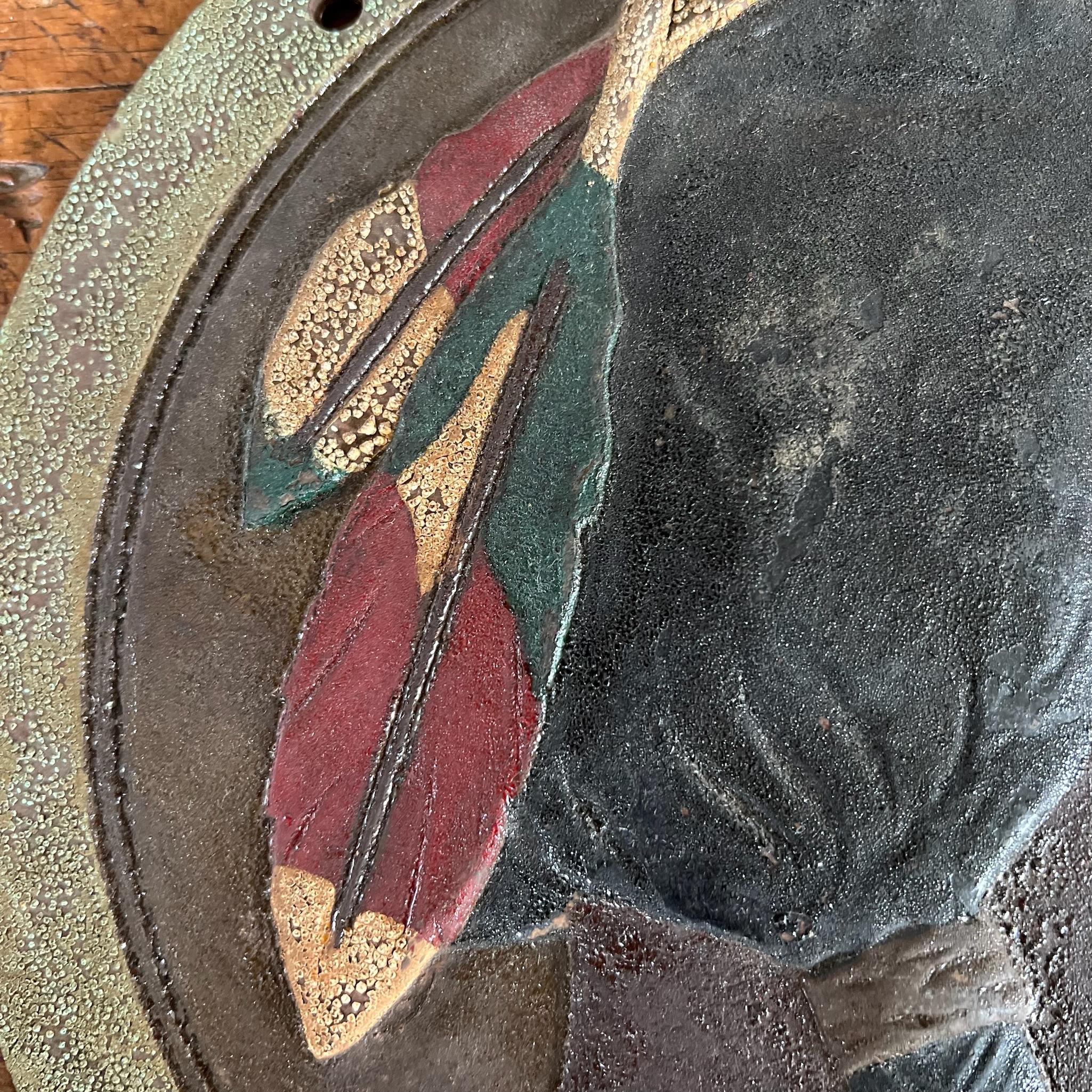 Artisanat Plaque de profil latéral amérindienne en fonte des années 1920 dans sa peinture d'origine en vente