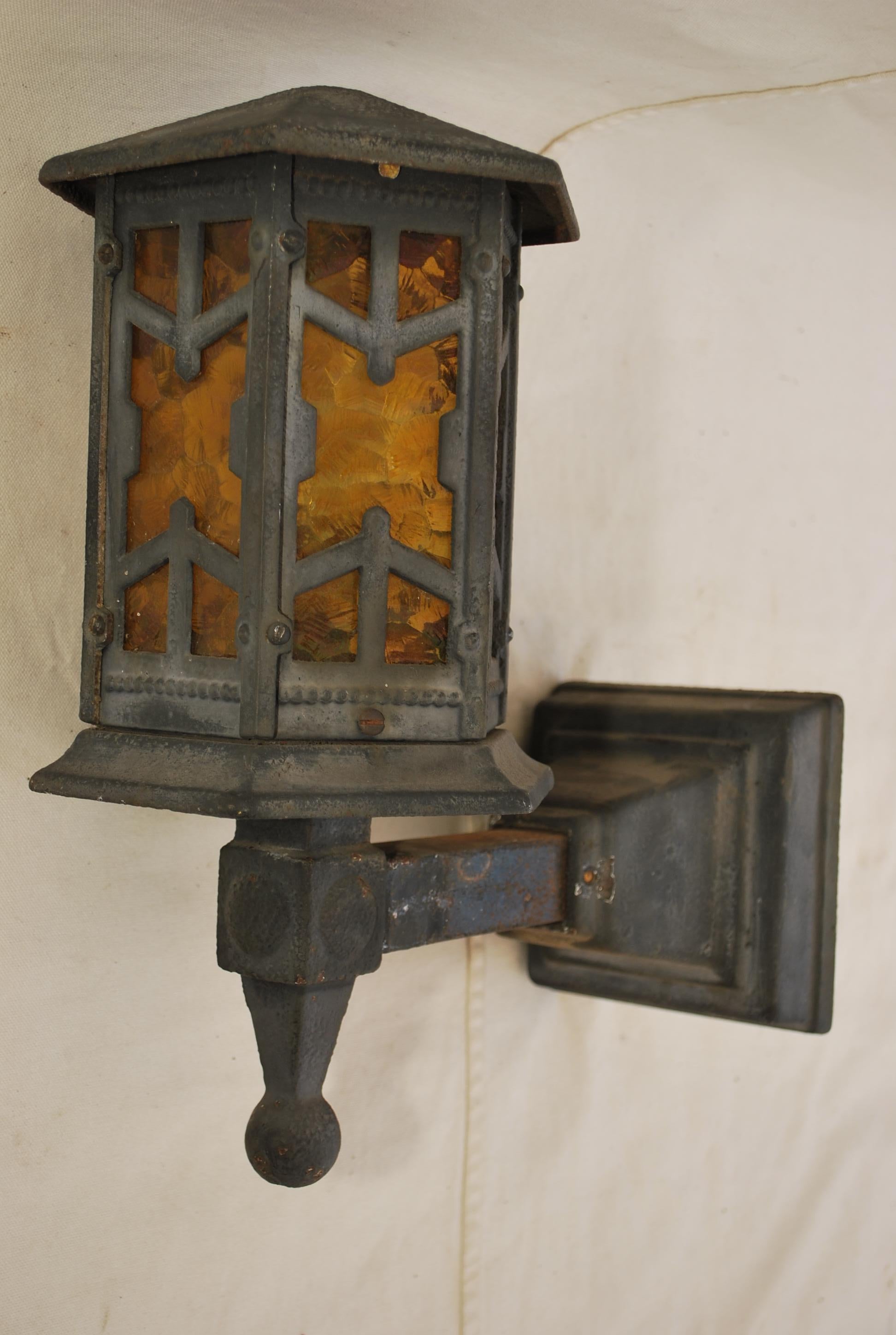 Aplique de exterior de hierro fundido de 1920 en Bueno estado para la venta en Los Angeles, CA