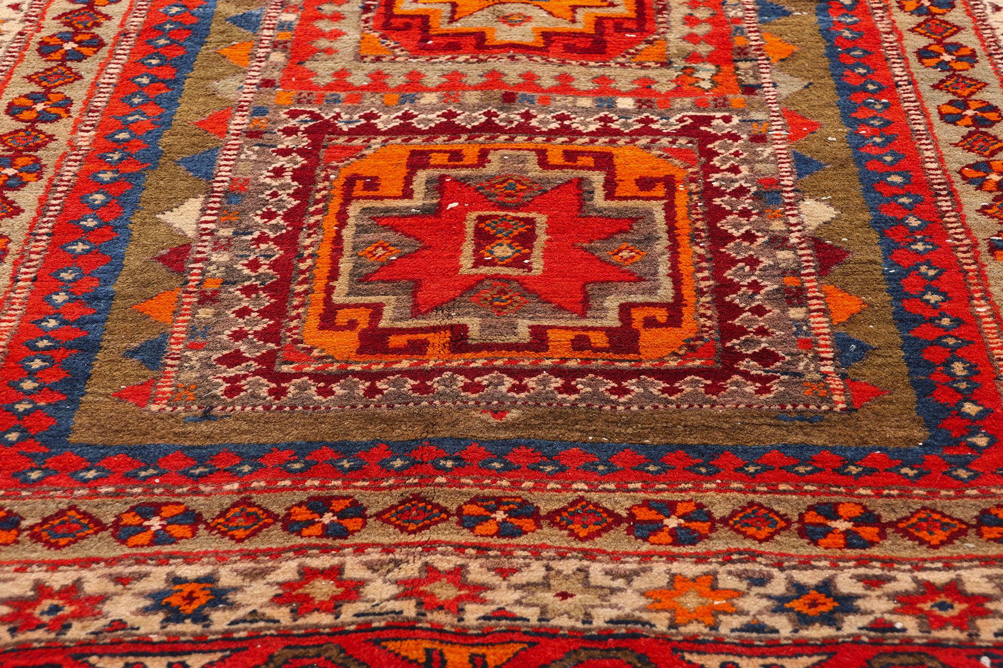 Alfombra tribal kazaka de 1920 Anudado a mano en venta