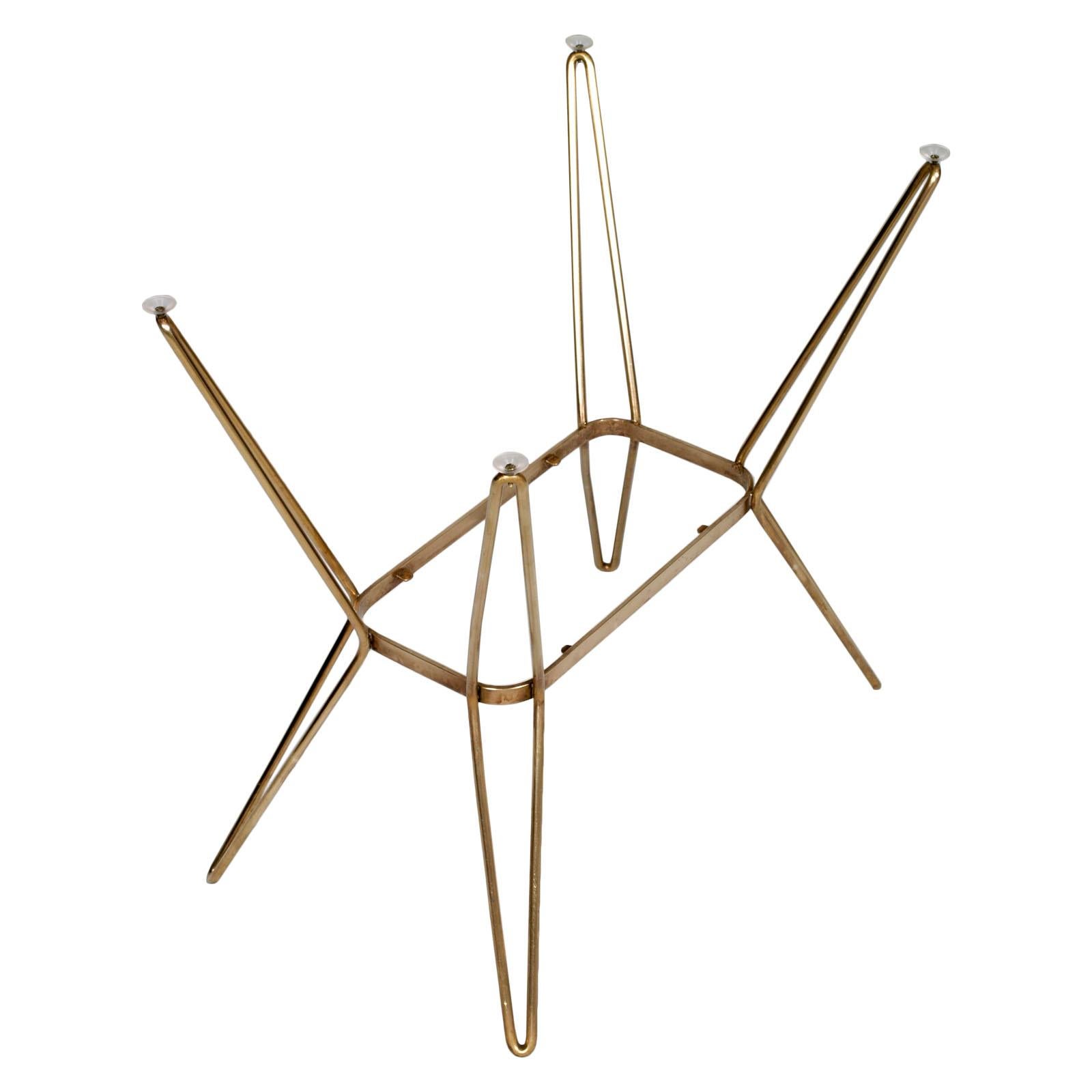 1920s modernist center coffee table, Pier Luigi Colli attributed, in gilt brass with top in shaped engraved glass.
The crystal top is supported by four suction cups with height-adjustable screws for a precise and secure anchorage of the