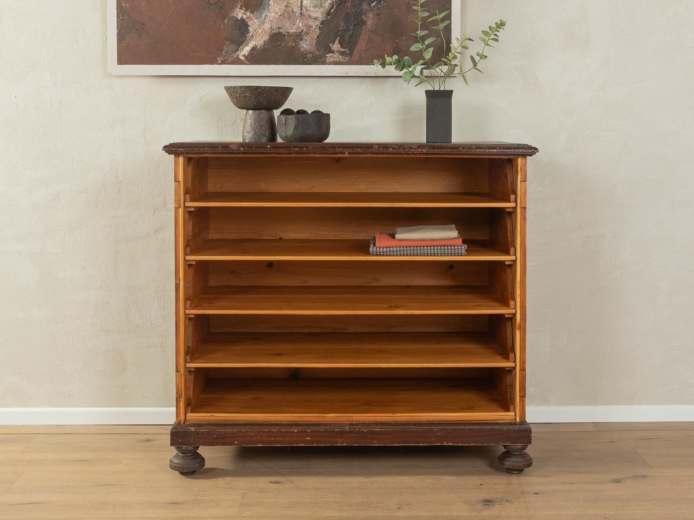 Mid-Century Modern 1920s Chest of Drawers For Sale