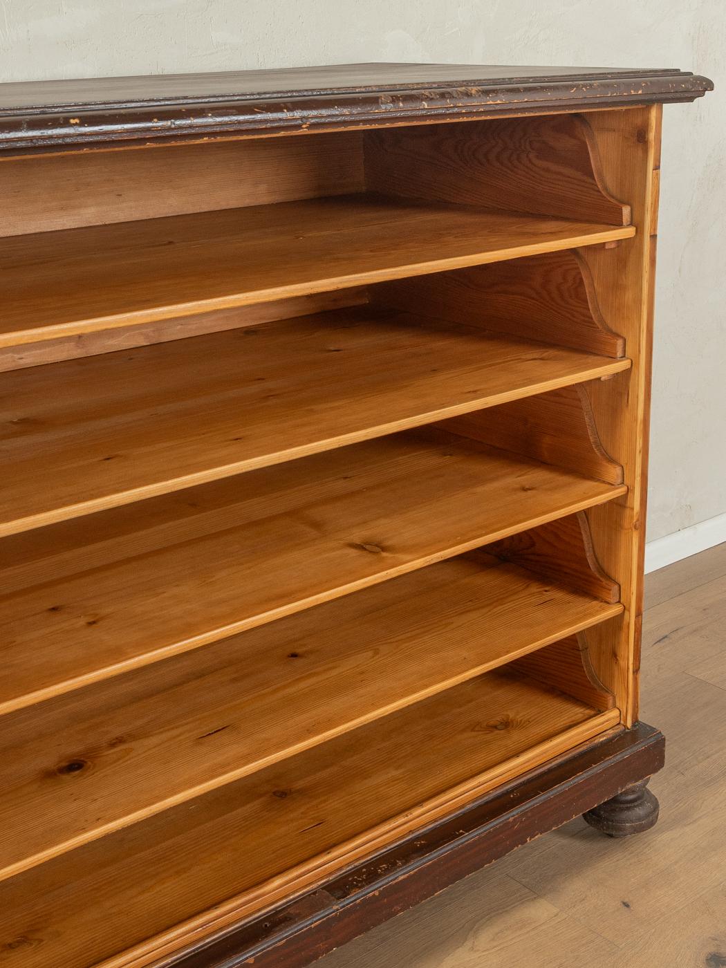 Early 20th Century 1920s Chest of Drawers For Sale