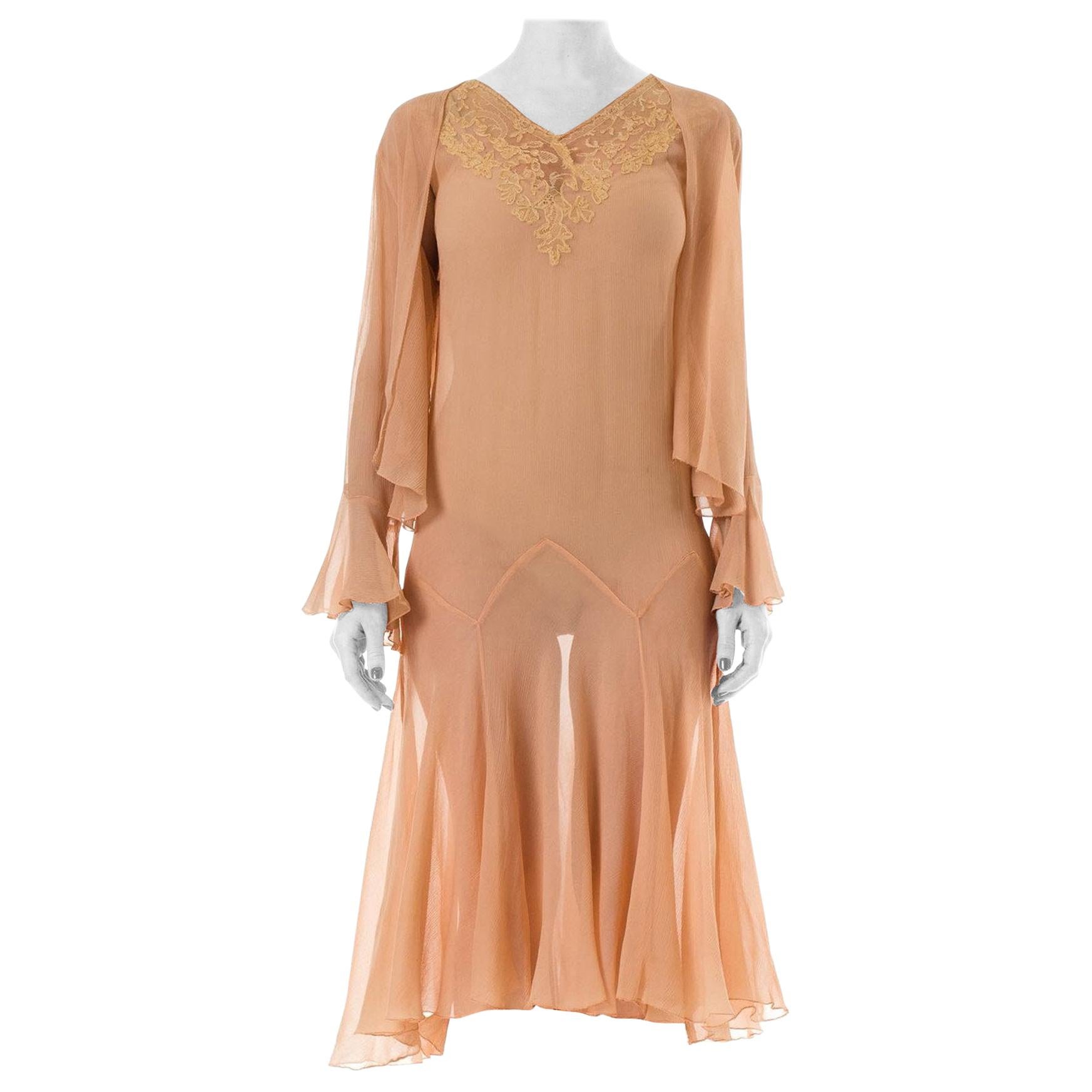Rosafarbenes durchsichtiges Kleid aus Seidenchiffon und Spitze aus den 1920er Jahren mit Jacke im Angebot