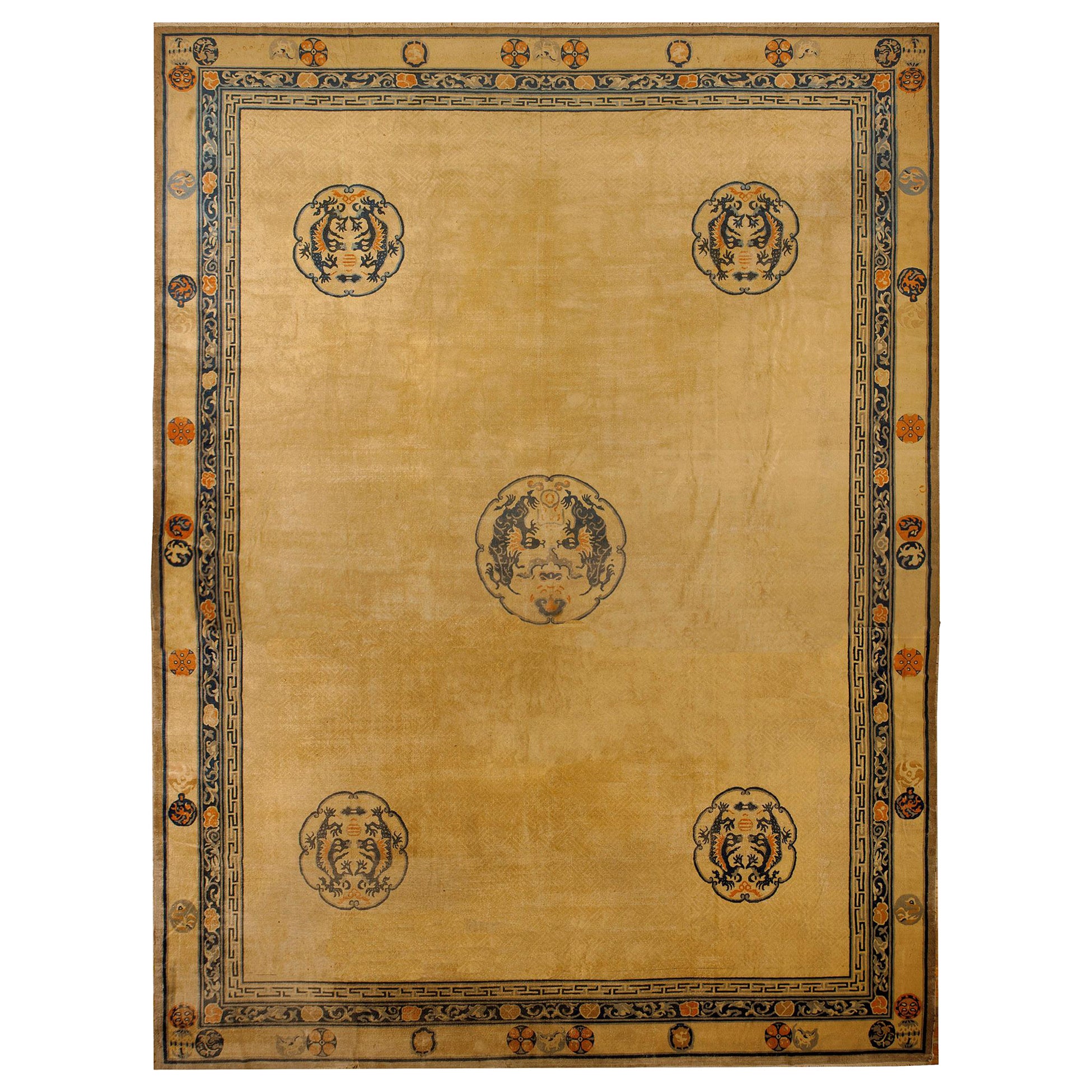 Tapis chinois des années 1920 ( 14' 10'' x 19' 6'' - 452 x 594 cm)