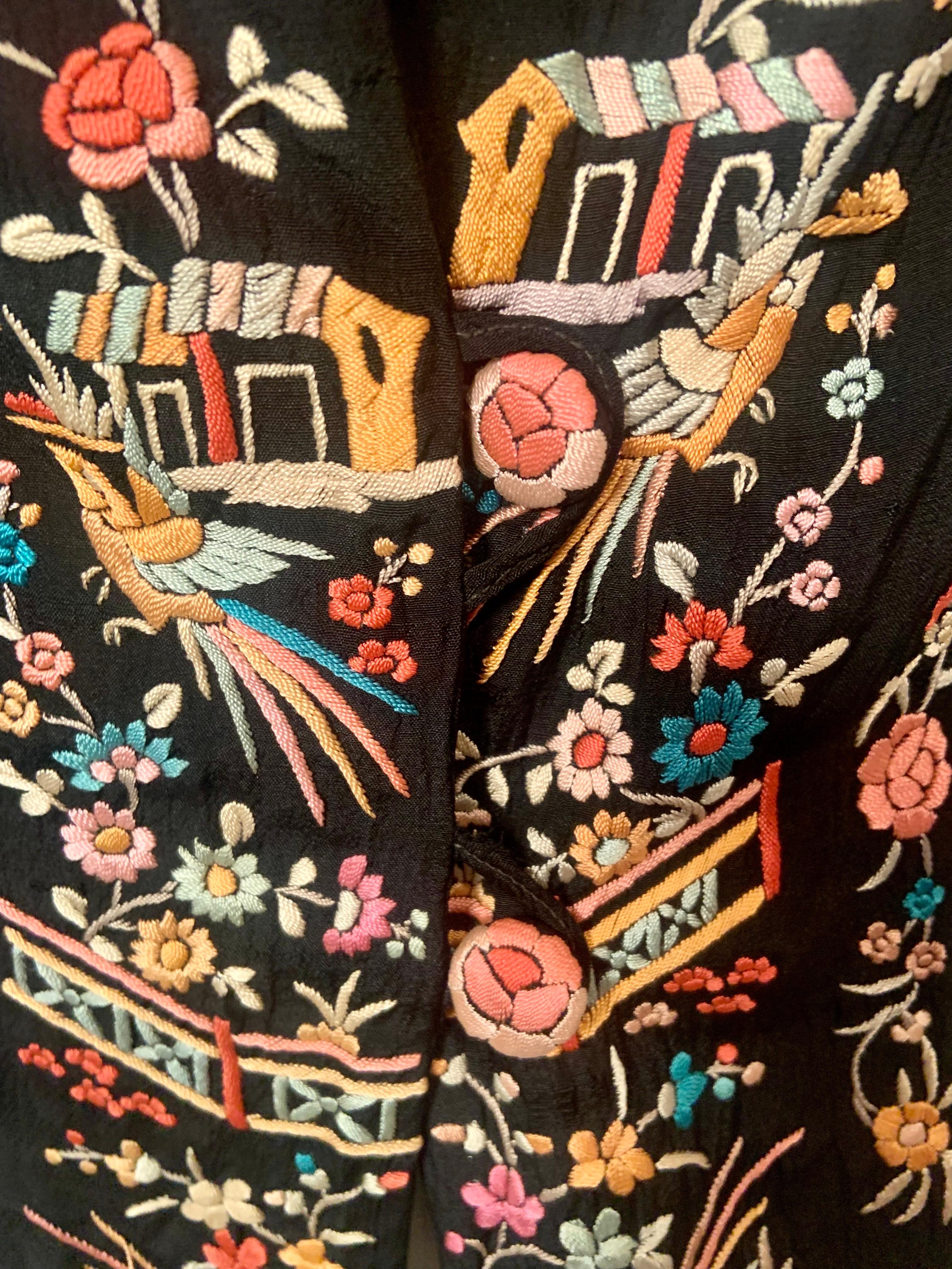 1920's Chinese Hand Embroidered Silk Coat For Sale 2