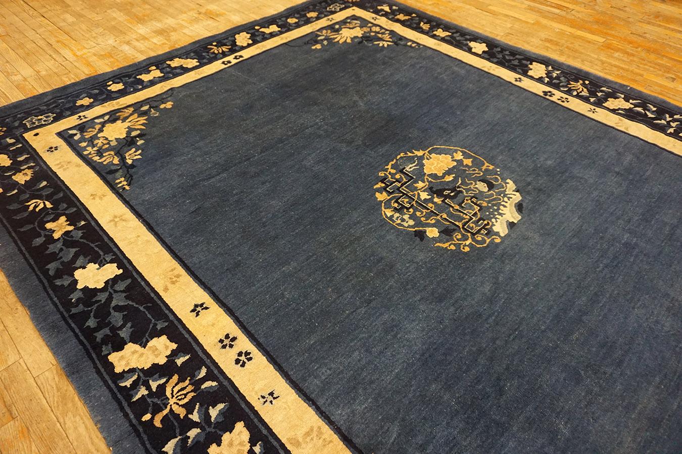 1920s Chinese Peking Carpet ( 8' 1'' x 10' 7'' - 245 x 322 cm ) In Good Condition For Sale In New York, NY