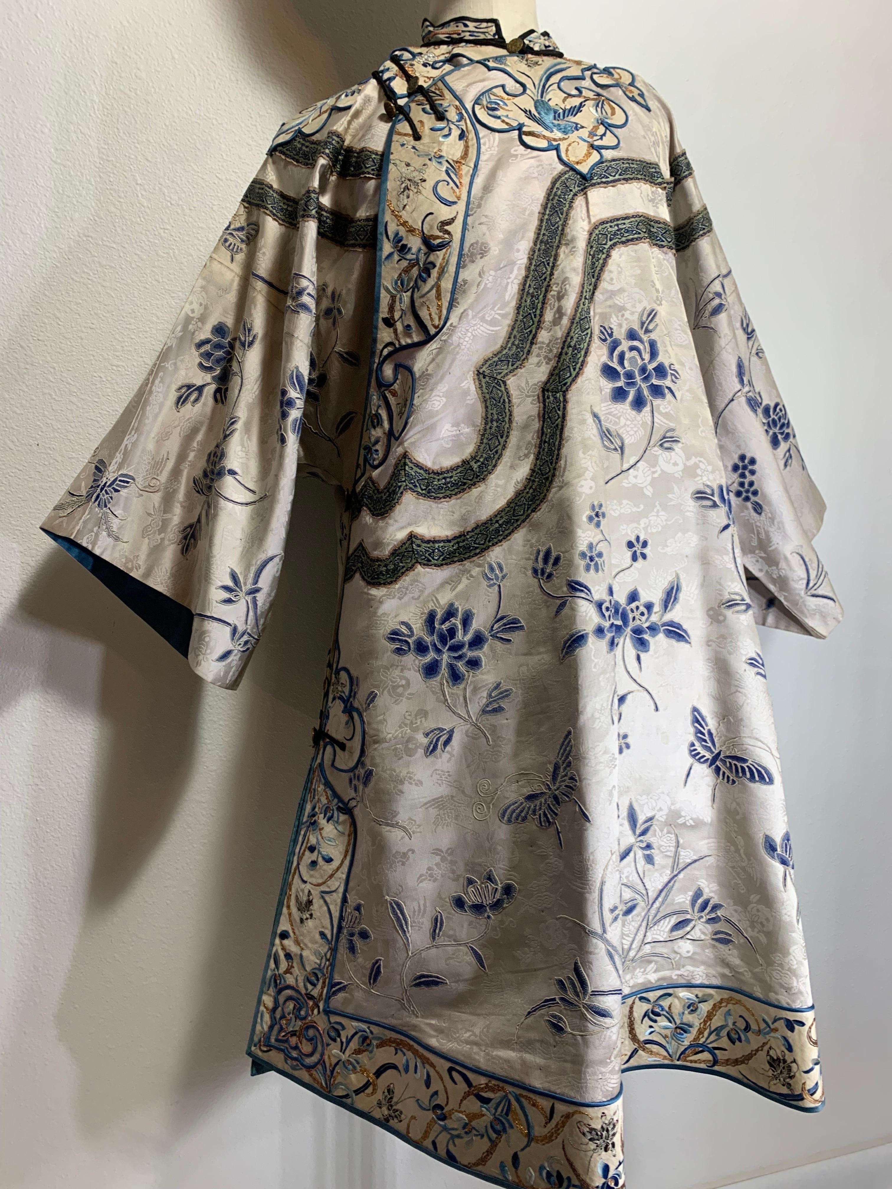 1920s Chinese Traditional Embroidered Side-Closure Silk Summer Coat in Blues In Excellent Condition For Sale In Gresham, OR