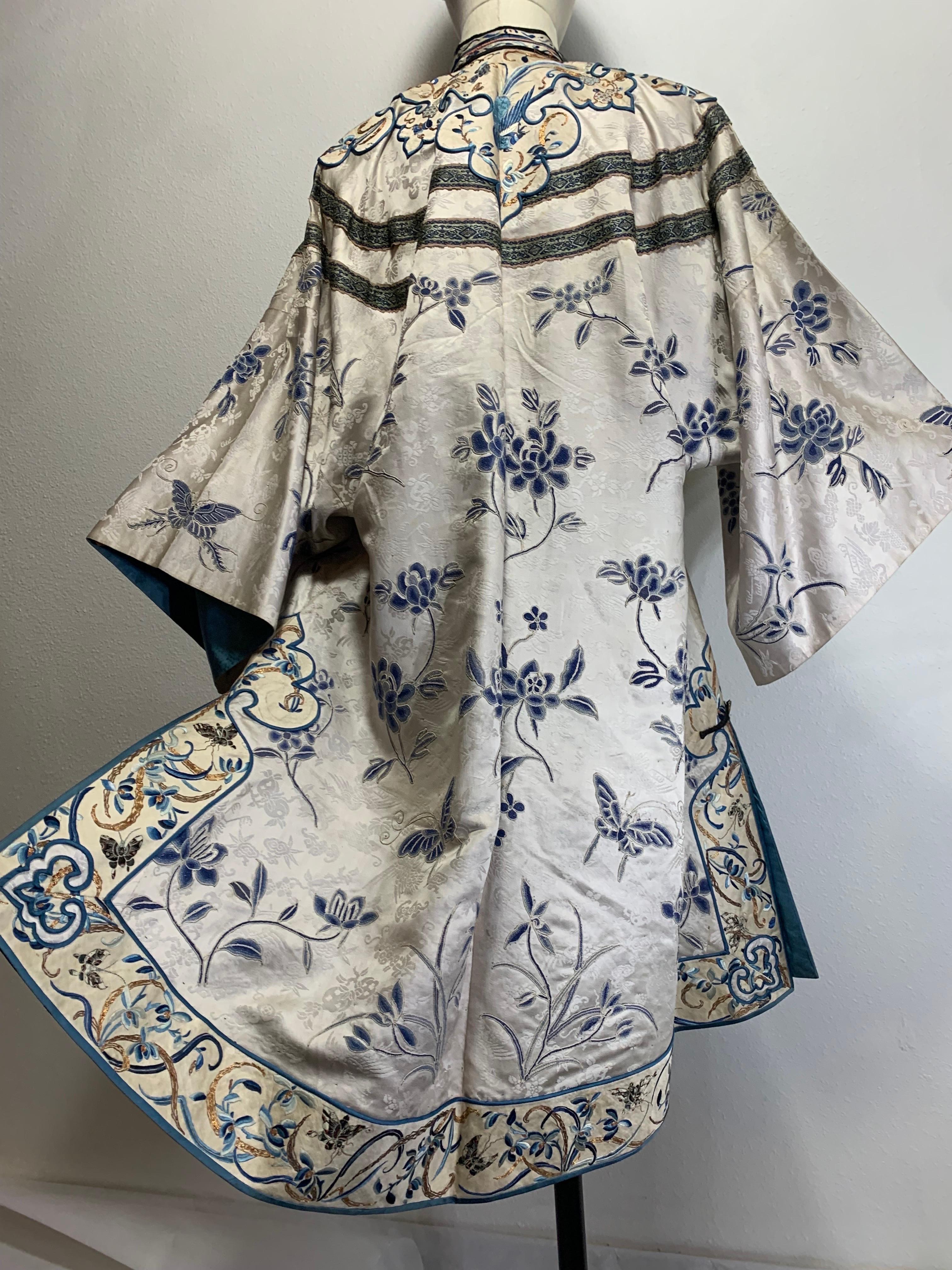 1920s Chinese Traditional Embroidered Side-Closure Silk Summer Coat in Blues For Sale 1
