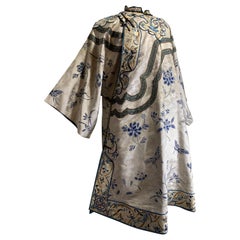 Cappotto estivo in seta ricamata con chiusura laterale in blu, anni '20, cinese tradizionale.