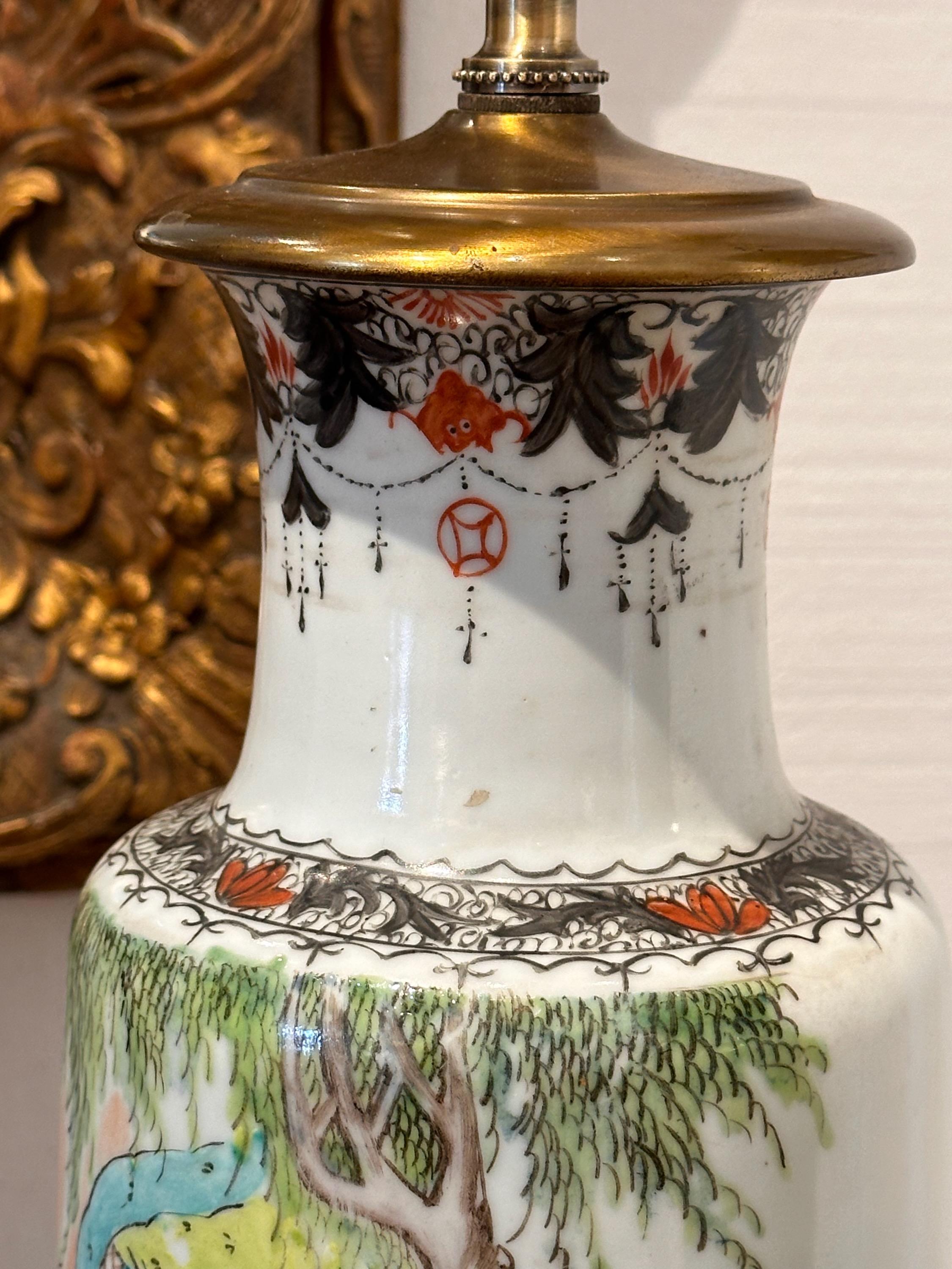 Paire de lampes chinoises en forme d'urne datant des années 1920 1