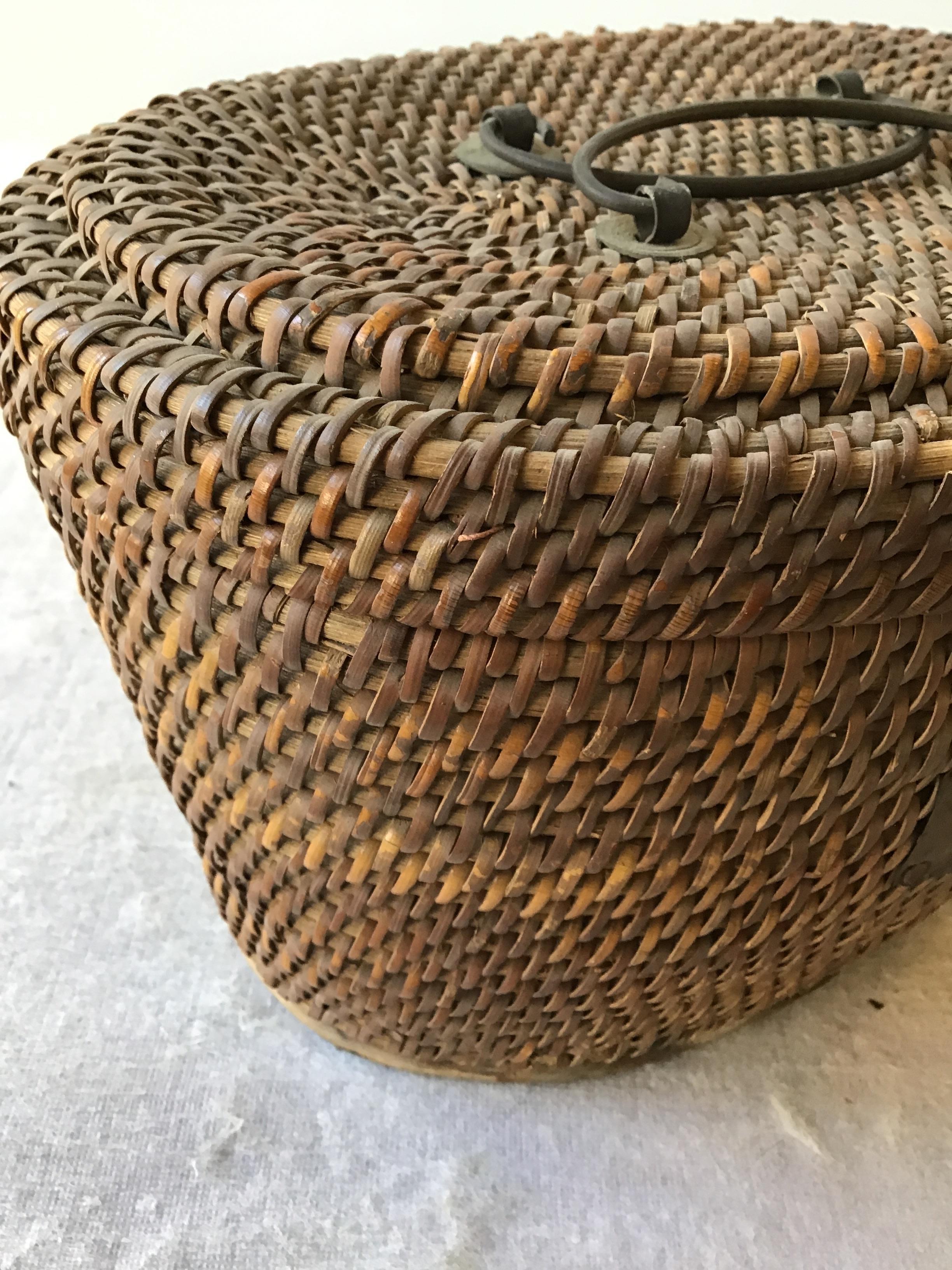Early 20th Century 1920s Chinese Wicker and Brass Lunch Basket For Sale