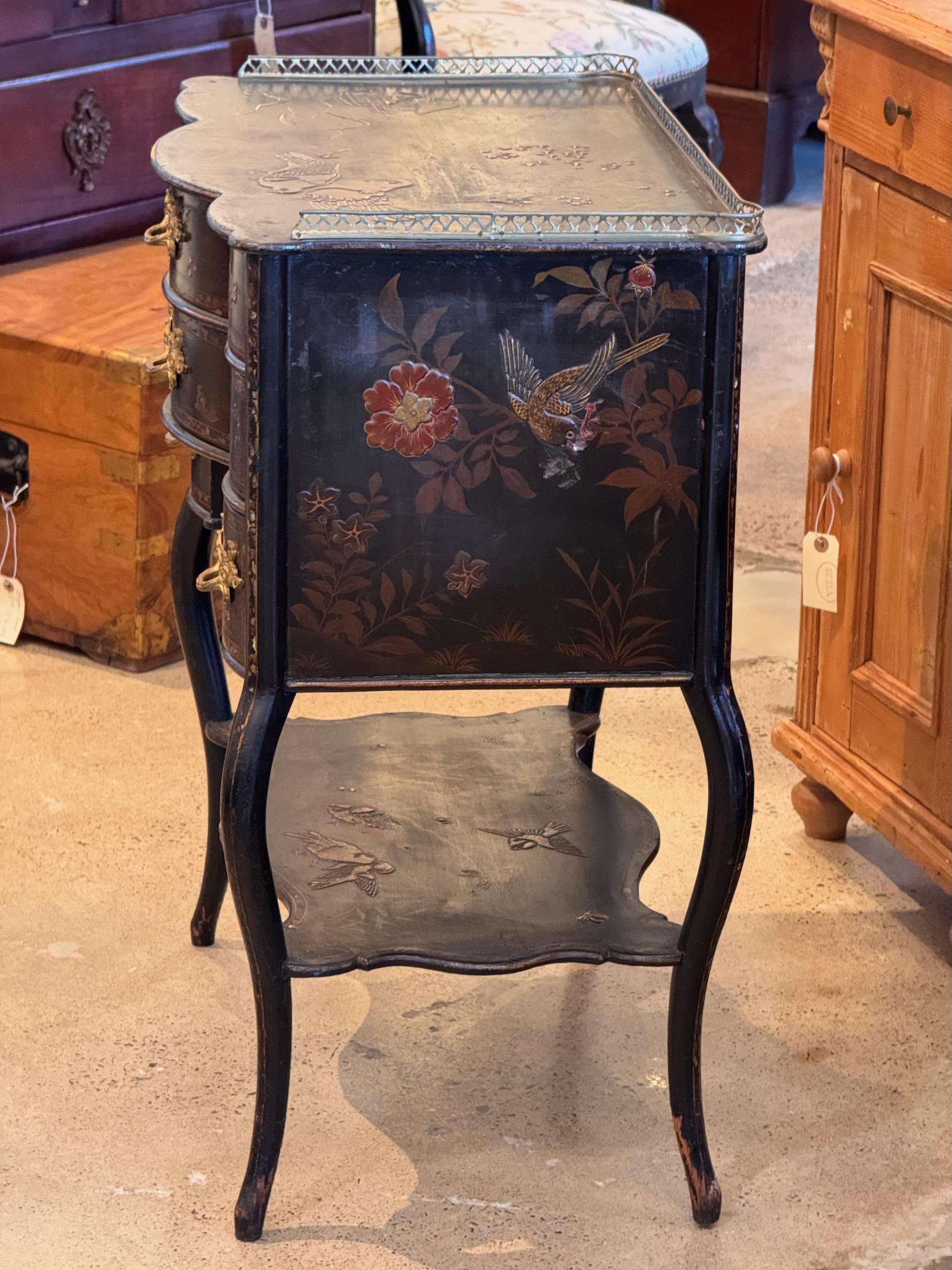 Cabinet Chinoiserie des années 1920 en vente 2