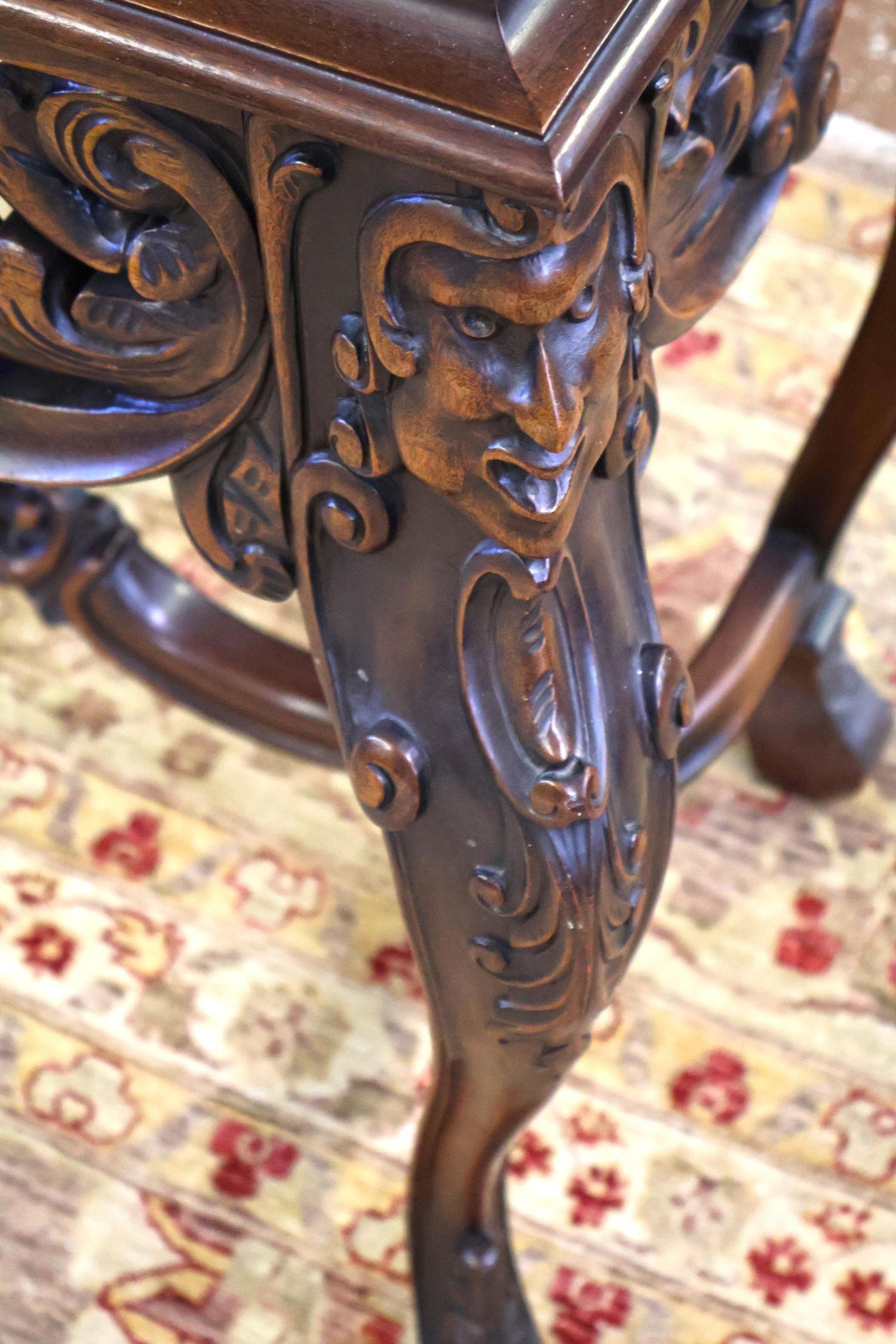 1920 Chinoiserie China Chippendale Figural China Curio Liquor Cabinet en venta 5
