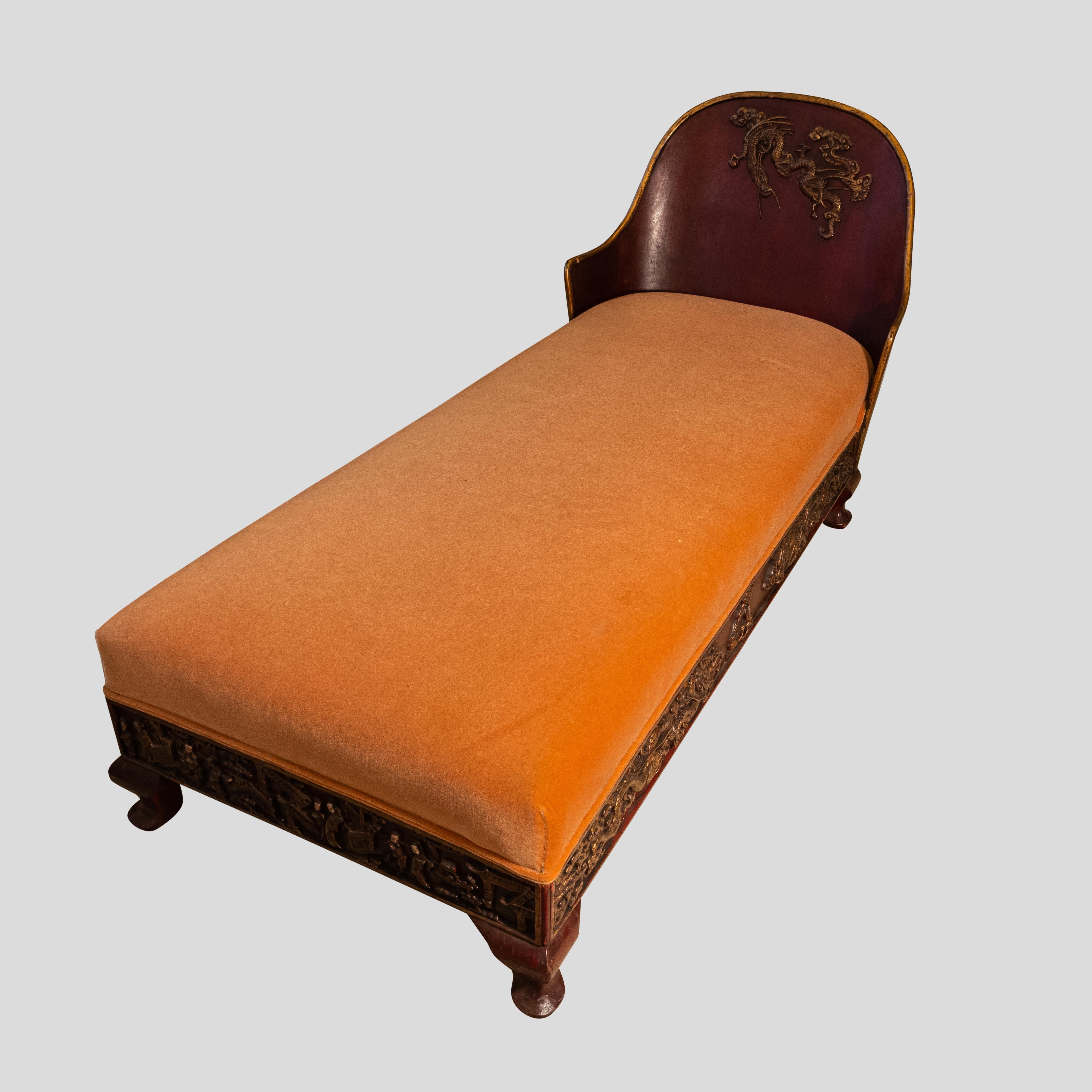Early 20th Century 1920s Chinoiserie Daybed French Original Dark Red Lacquer Gilt on Carved Wood