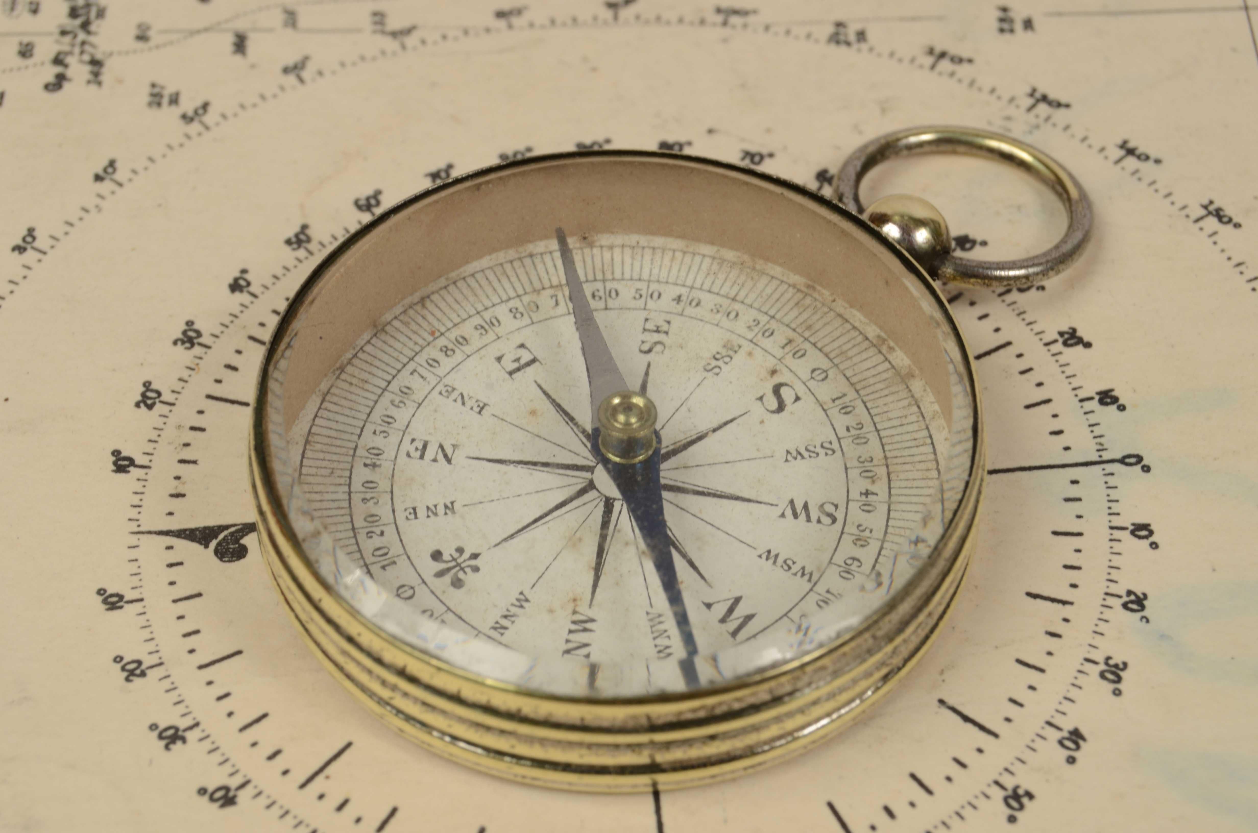 1920s Chromed Brass Pocket Compass Antique Travelling Scientific Instrument In Good Condition In Milan, IT