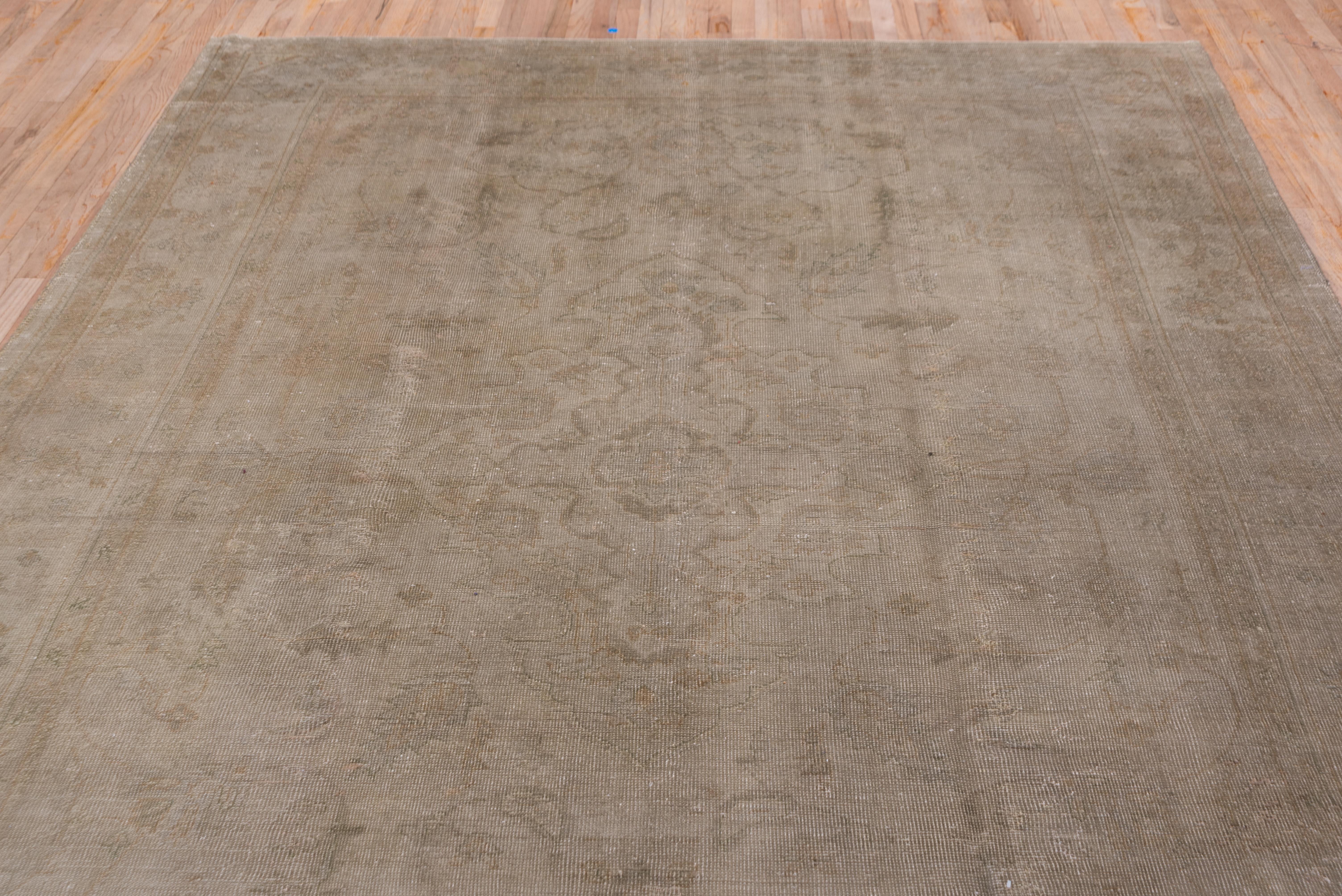 1920s Classic Antique Turkish Oushak Rug, Neutral Monochromatic Palette In Good Condition For Sale In New York, NY