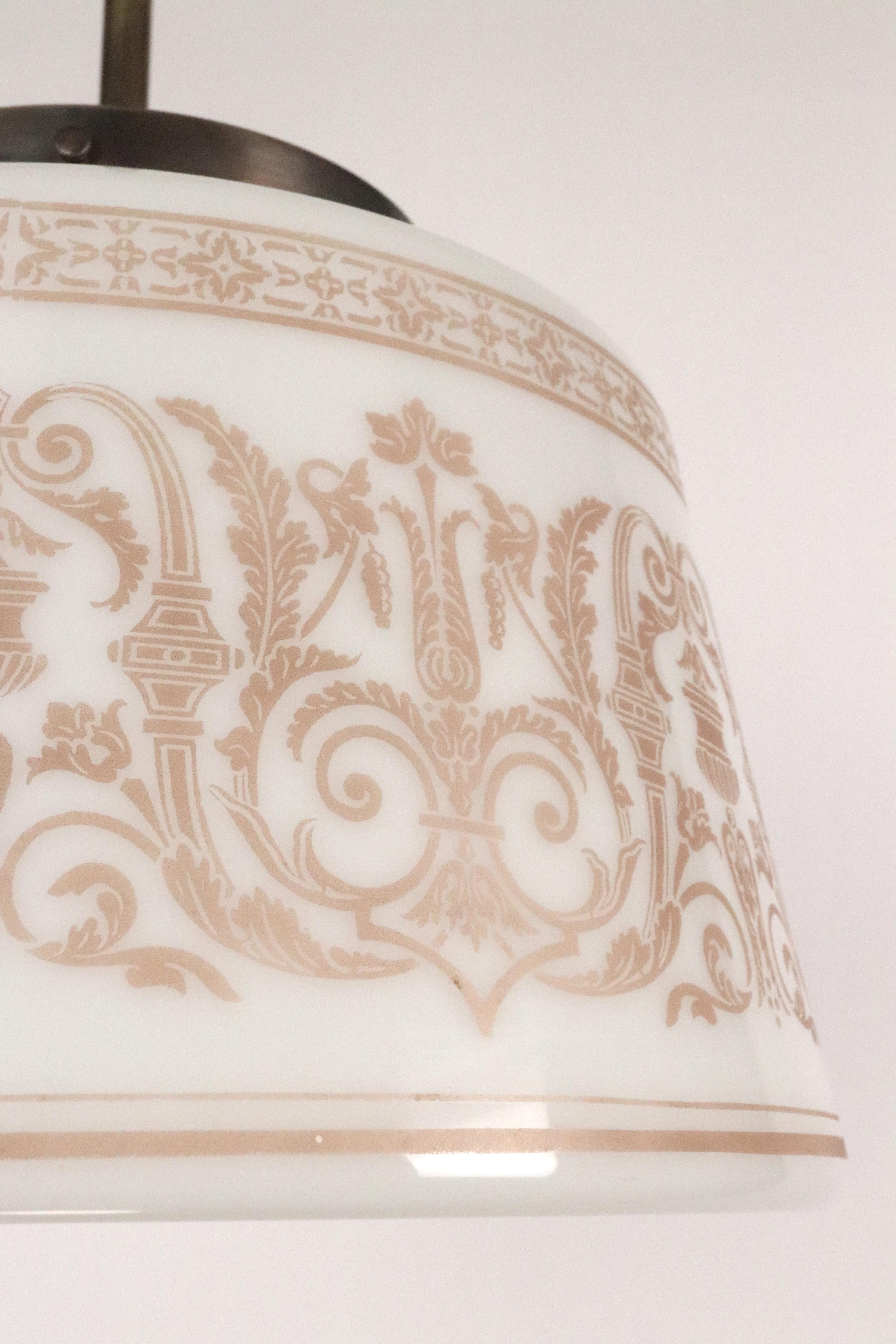 Lampe pendante tambour en verre au lait avec pochoirs, années 1920 en vente 8