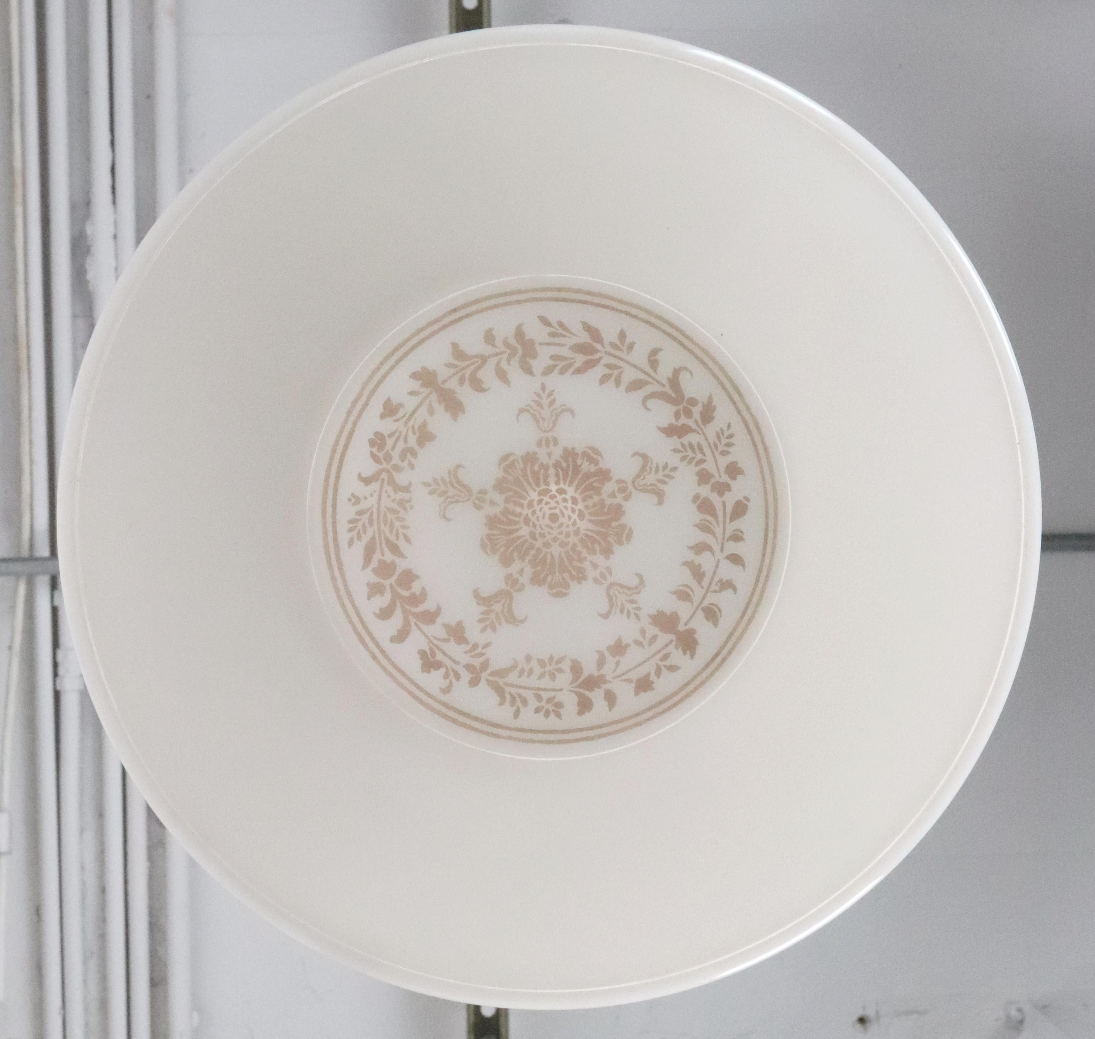 Lampe pendante tambour en verre au lait avec pochoirs, années 1920 en vente 9