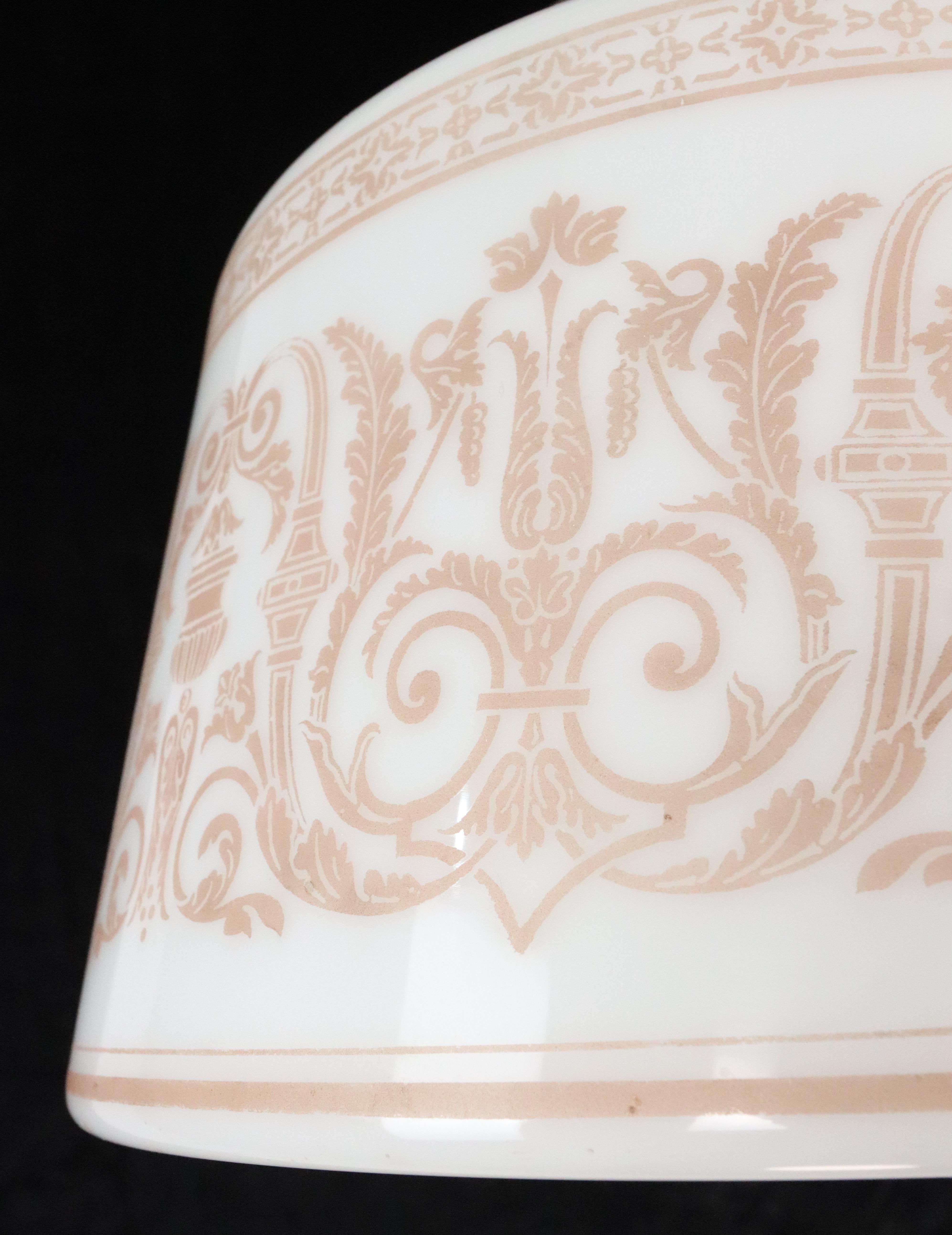 Laiton Lampe pendante tambour en verre au lait avec pochoirs, années 1920 en vente