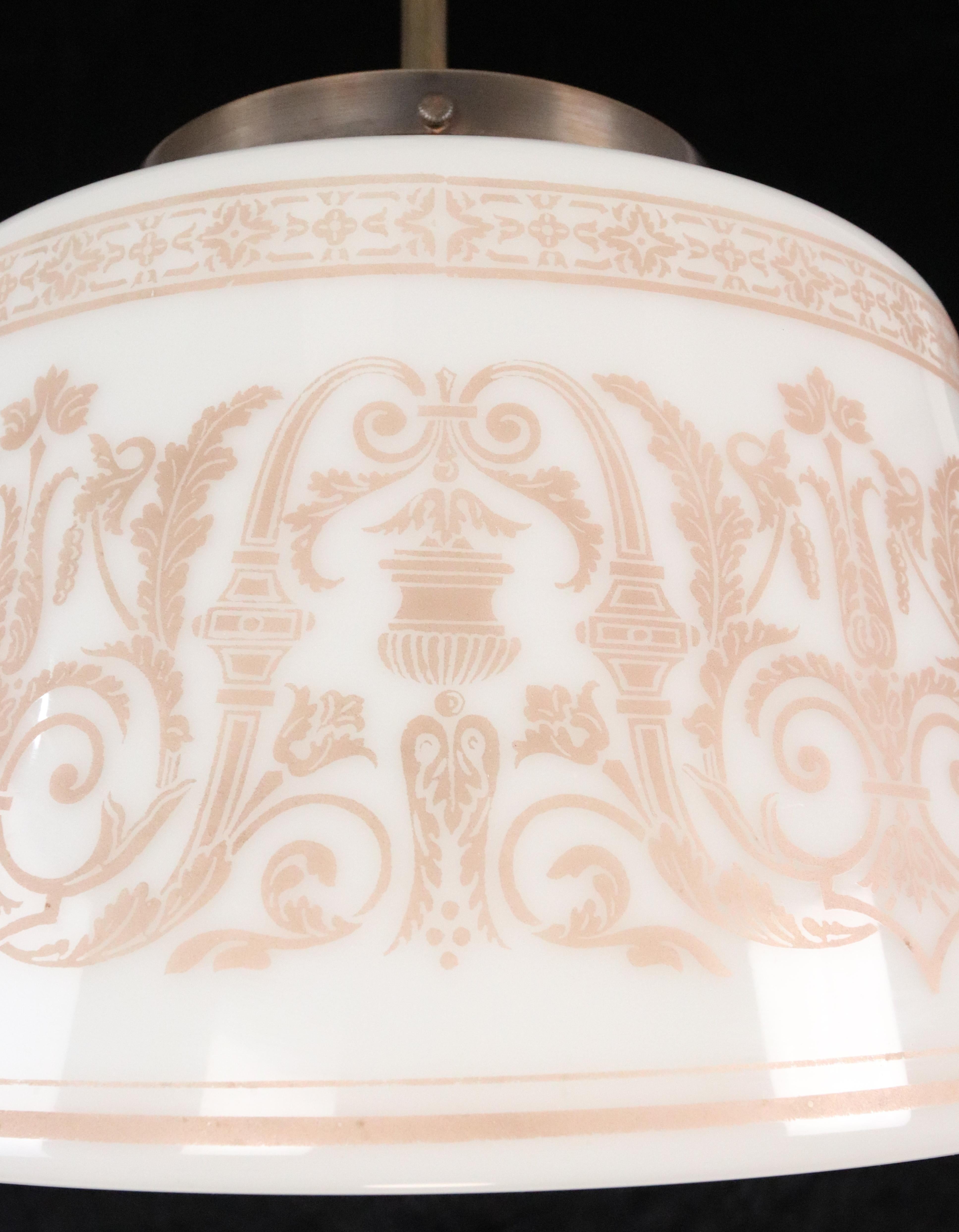 Lampe pendante tambour en verre au lait avec pochoirs, années 1920 en vente 2