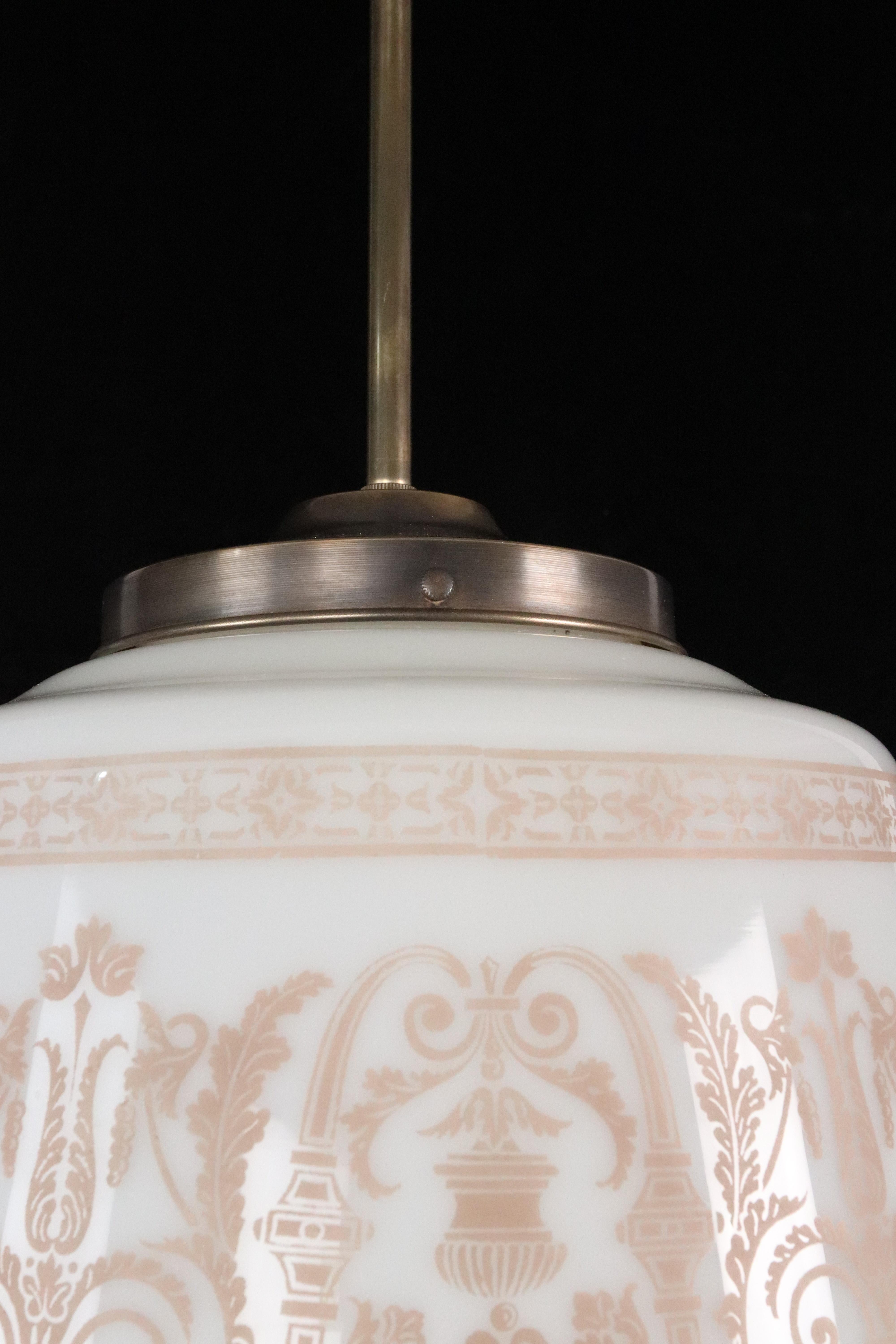 Lampe pendante tambour en verre au lait avec pochoirs, années 1920 en vente 3