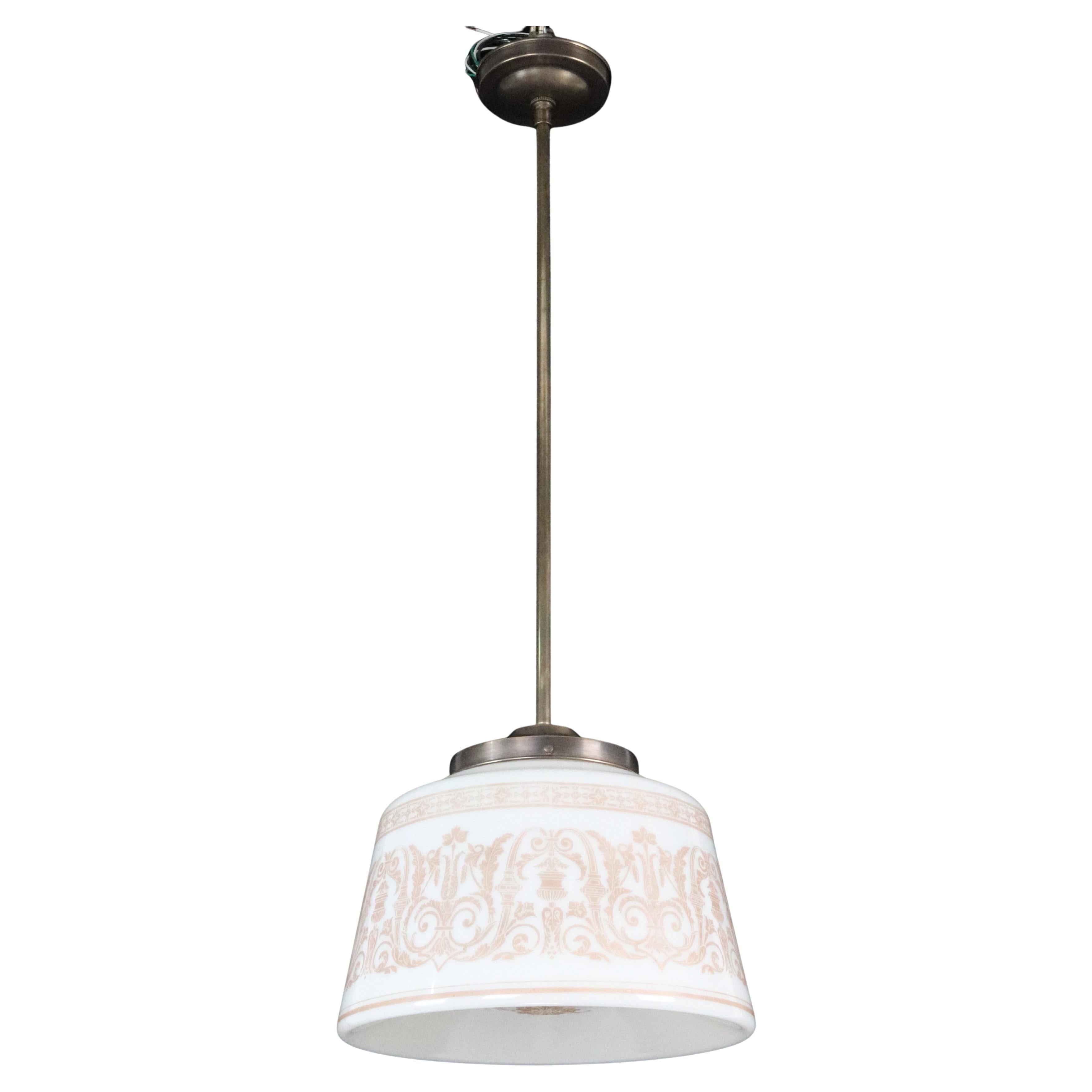 Lampe pendante tambour en verre au lait avec pochoirs, années 1920 en vente