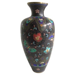 Jarrón de Cloisonné de los años 20 con flores y mariposas