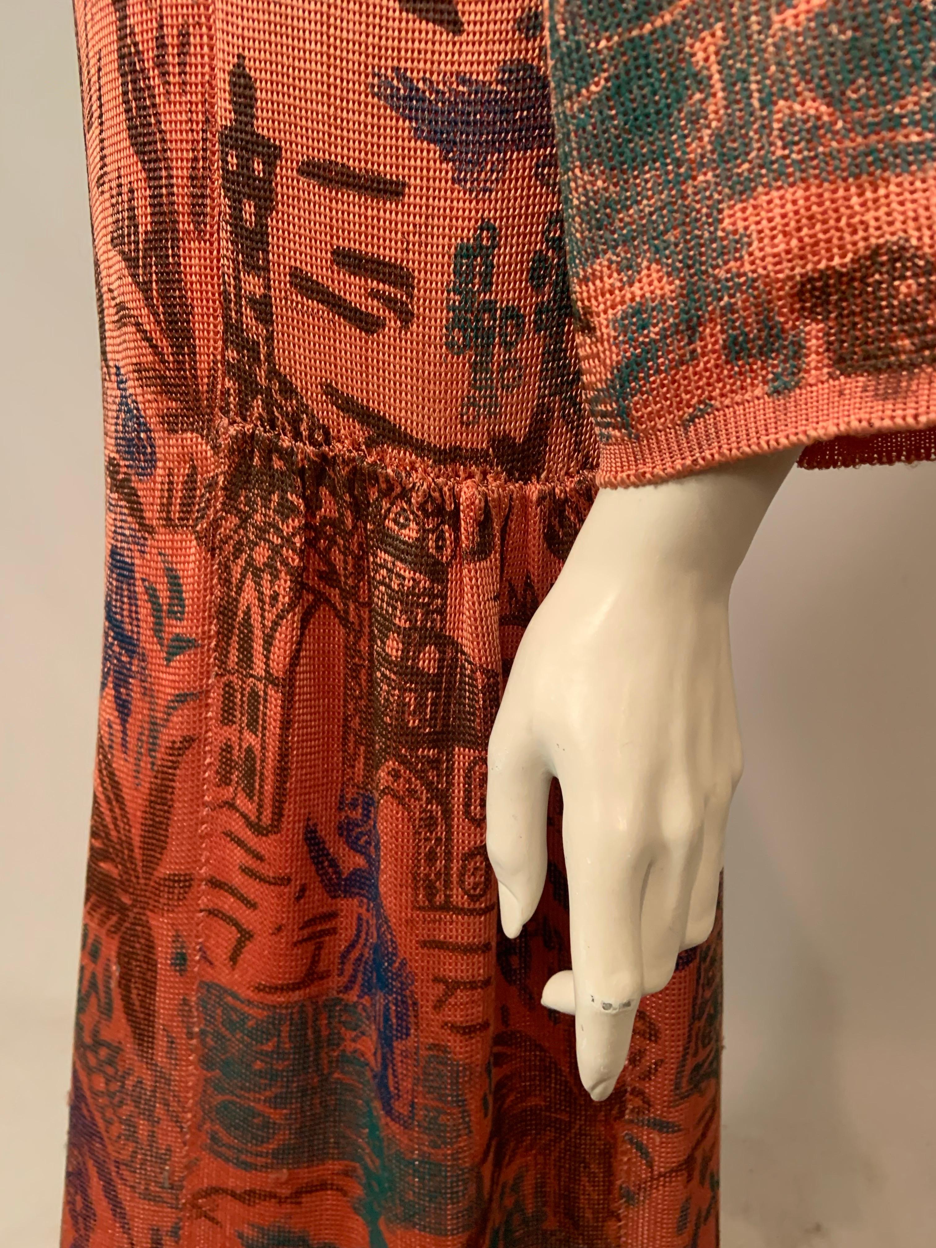 Abito anni '20 in jersey di corallo con un design di ispirazione mediorientale in vendita 9