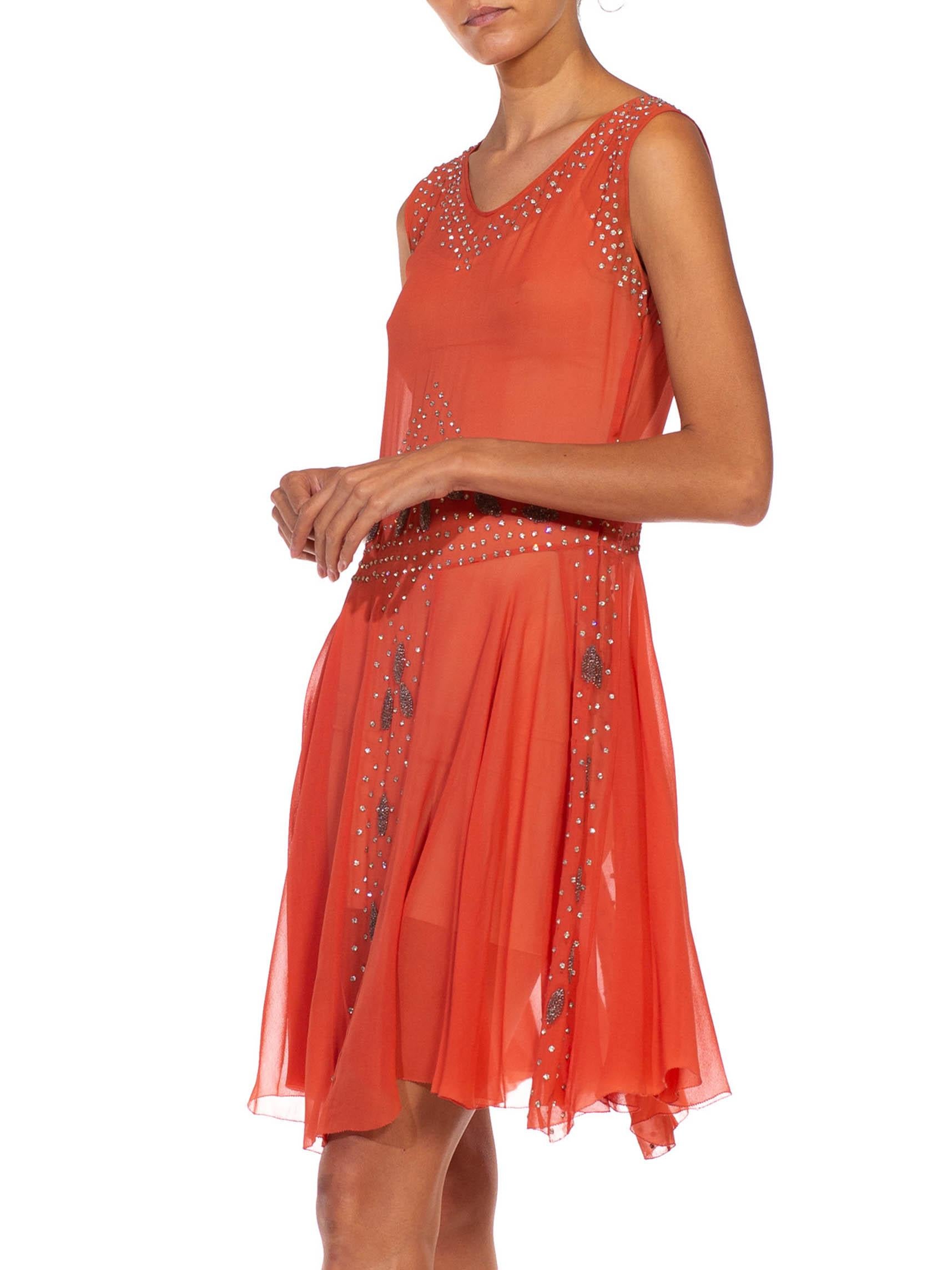 1920S Coral Silk Chiffon Crystal Beaded Flapper Cocktail Dress In Excellent Condition For Sale In New York, NY