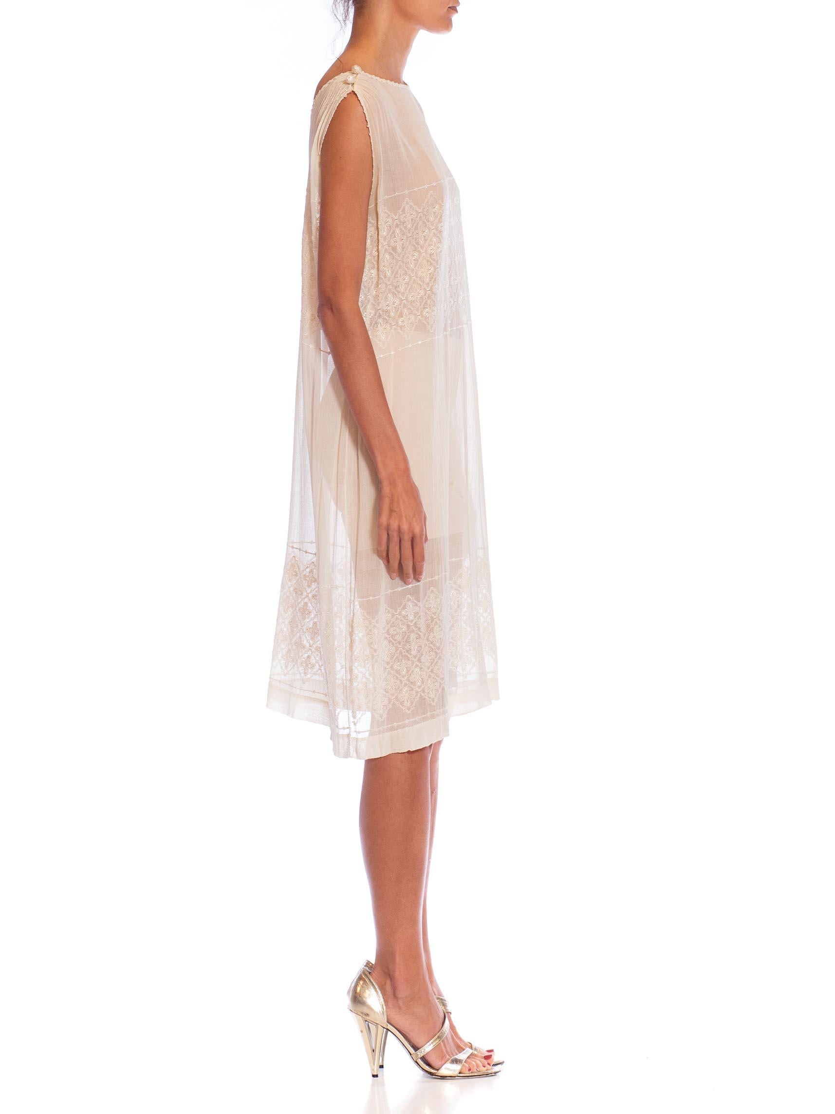 1920S Cream Embroidered Cotton Straight Cut Dress In Excellent Condition For Sale In New York, NY