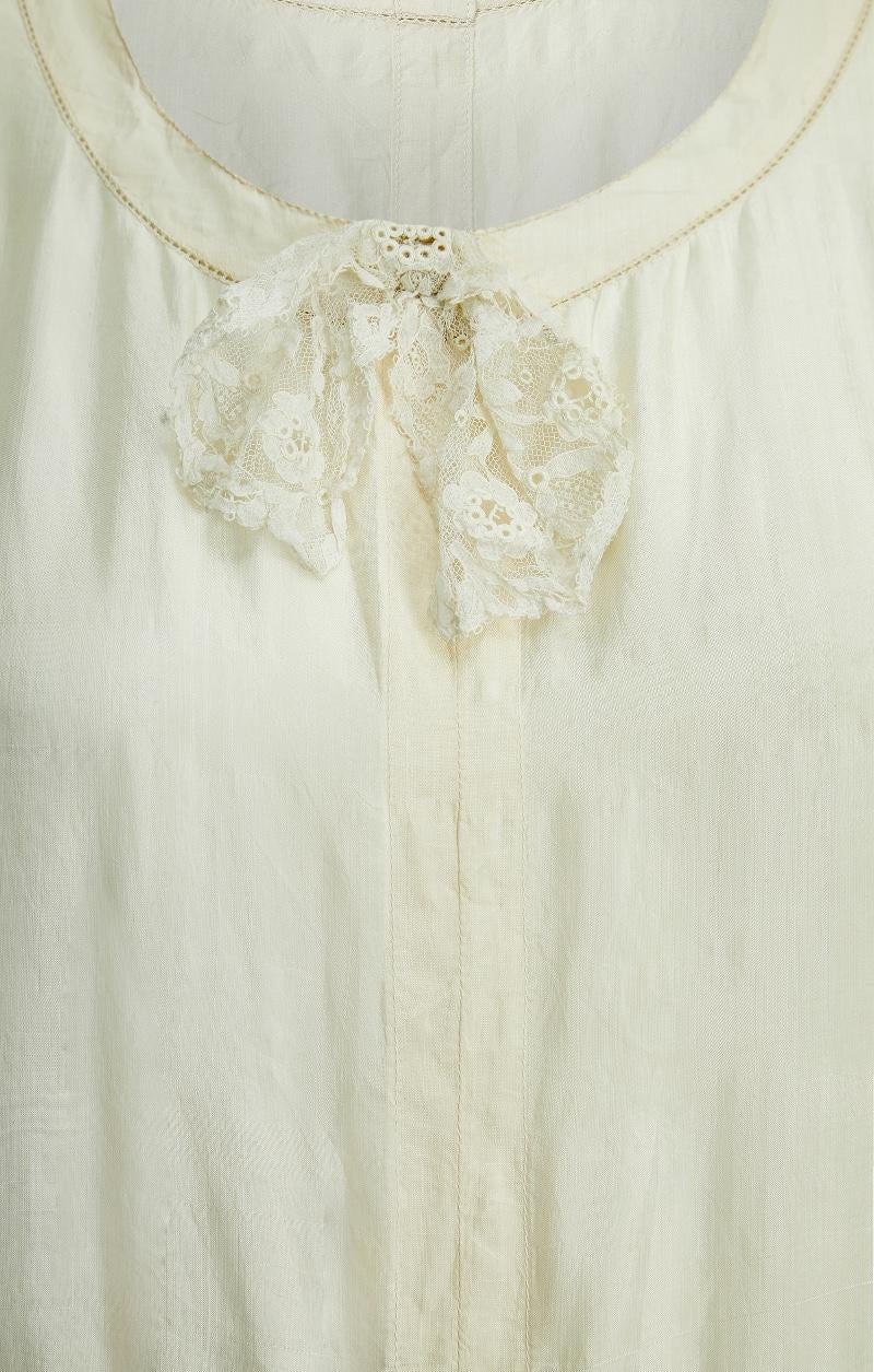 1920s Cream Silk Apron Embroidered Wedding Dress In Excellent Condition For Sale In London, GB